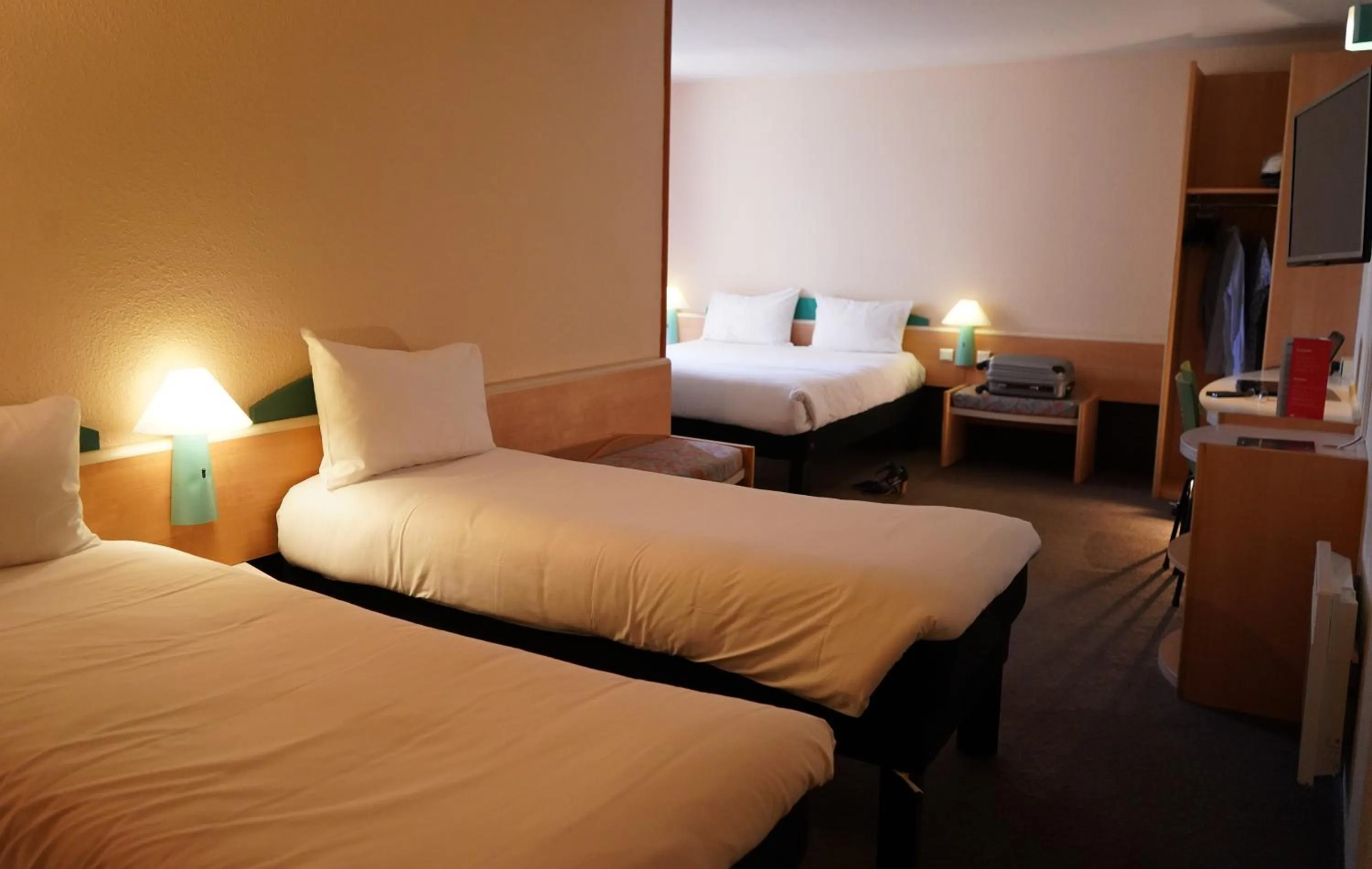 Bedroom in ibis Lille Tourcoing Centre