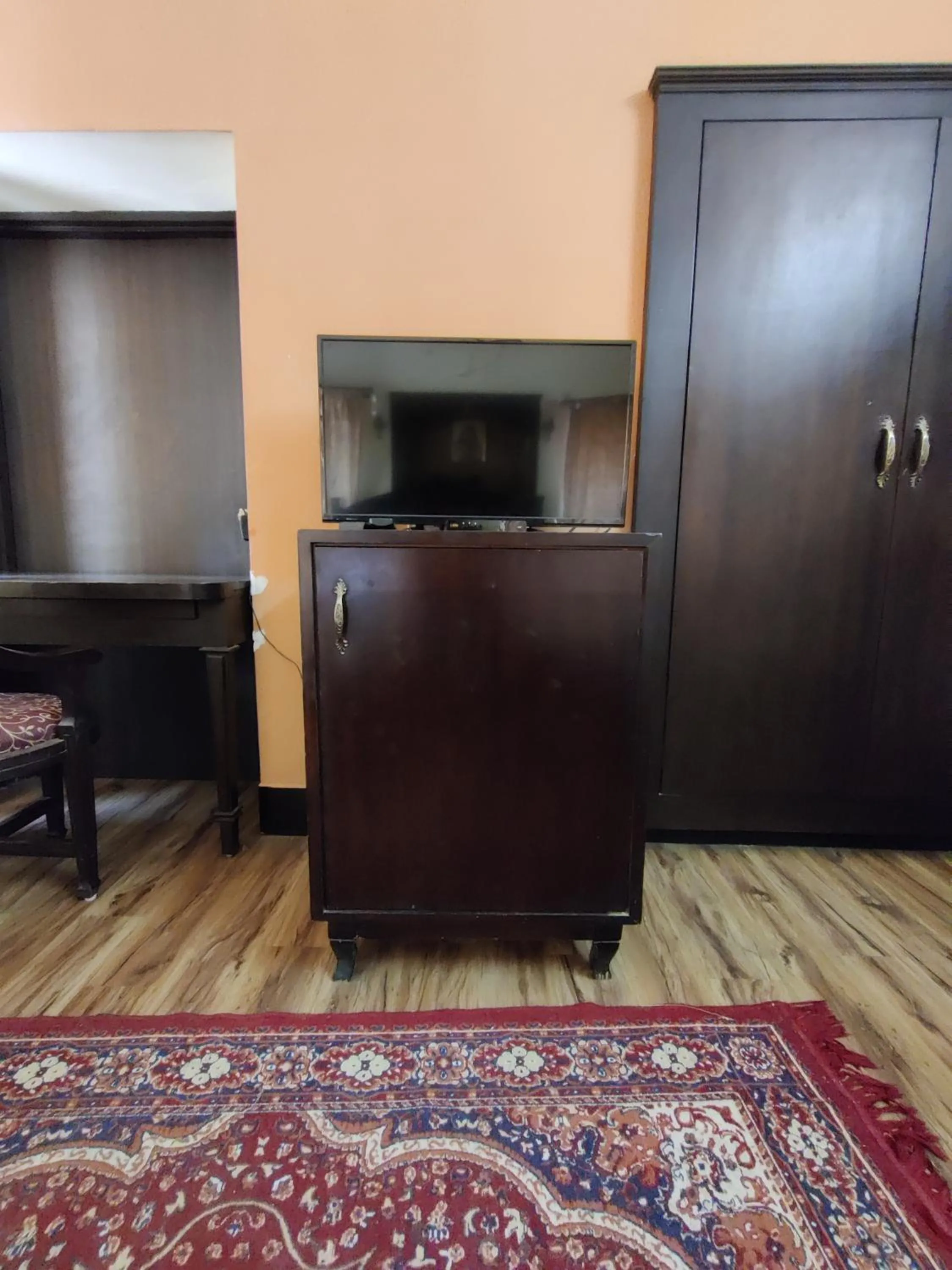 TV and multimedia in The Fateh Hotel by Le Pension Stays