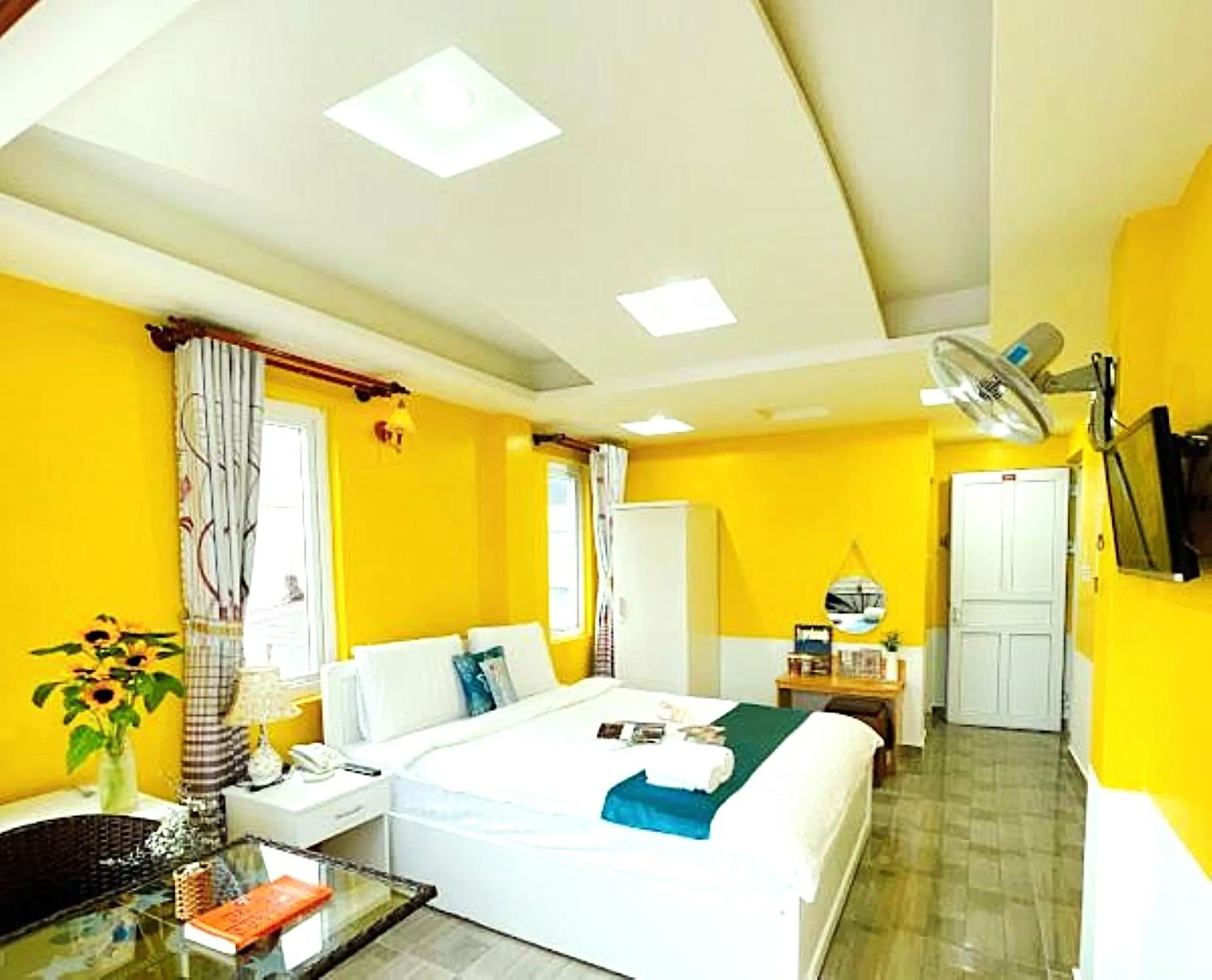 Bed in Hai Long Vuong Hotel