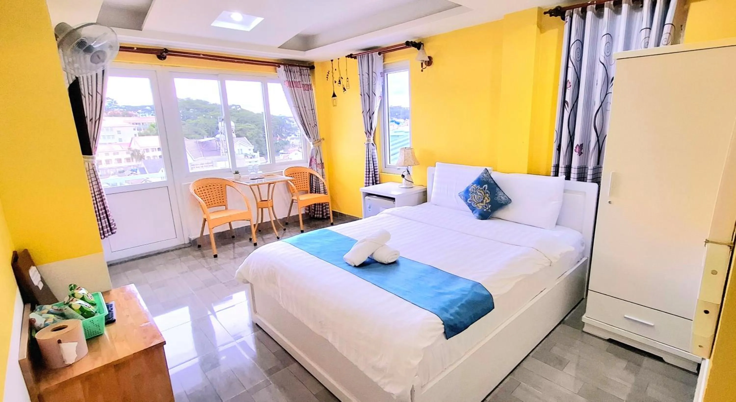 Photo of the whole room, Bed in Hai Long Vuong Hotel