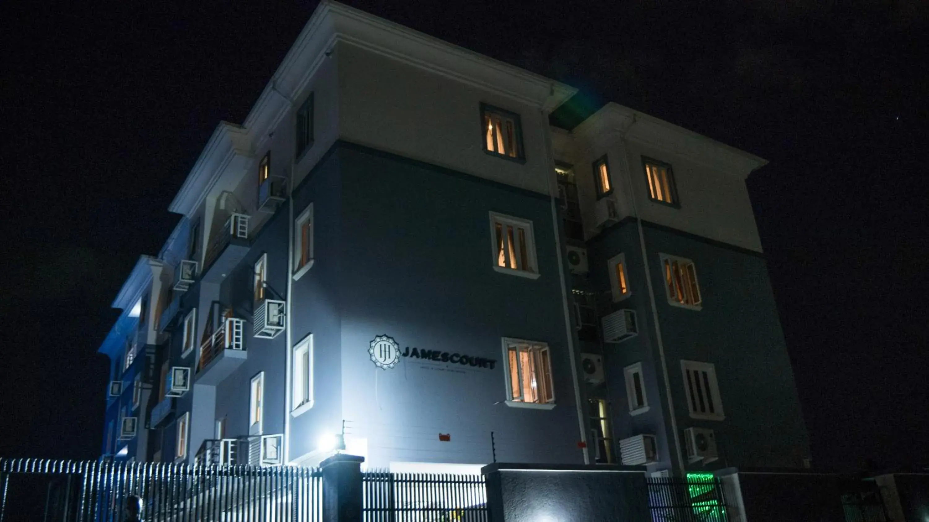 Property building in James Court Hotel & Luxury Apartments Property building in James Court Hotel & Luxury Apartments