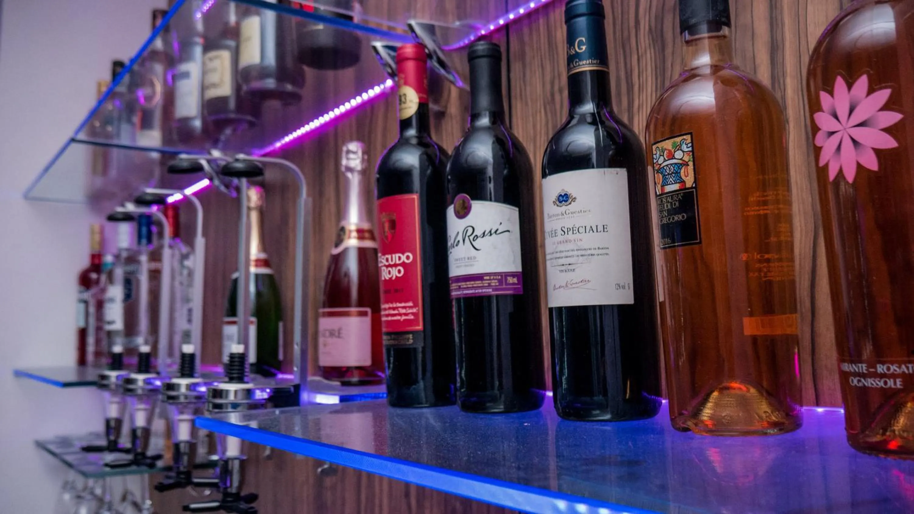 Restaurant/places to eat in James Court Hotel & Luxury Apartments