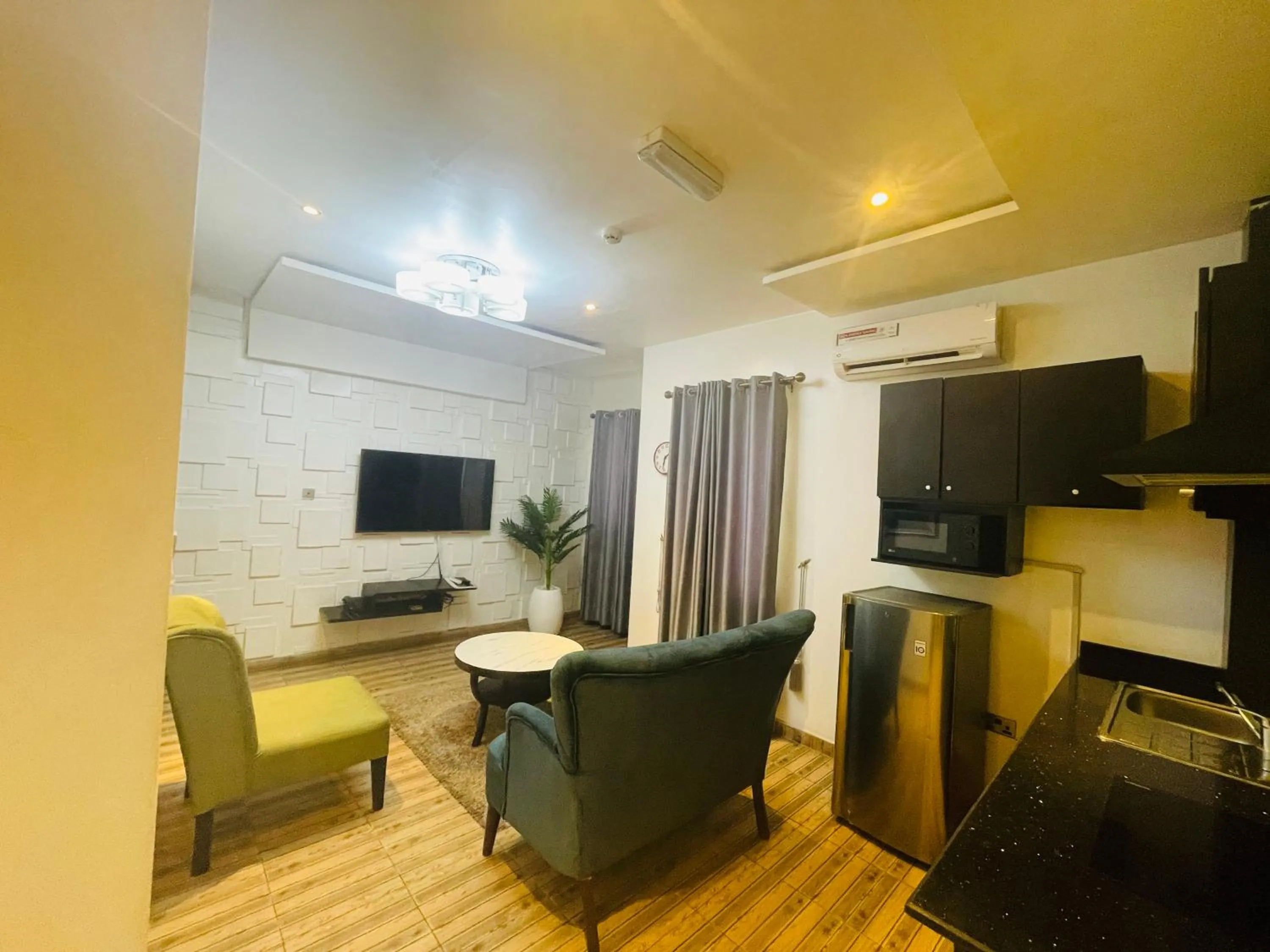 TV and multimedia in James Court Hotel & Luxury Apartments