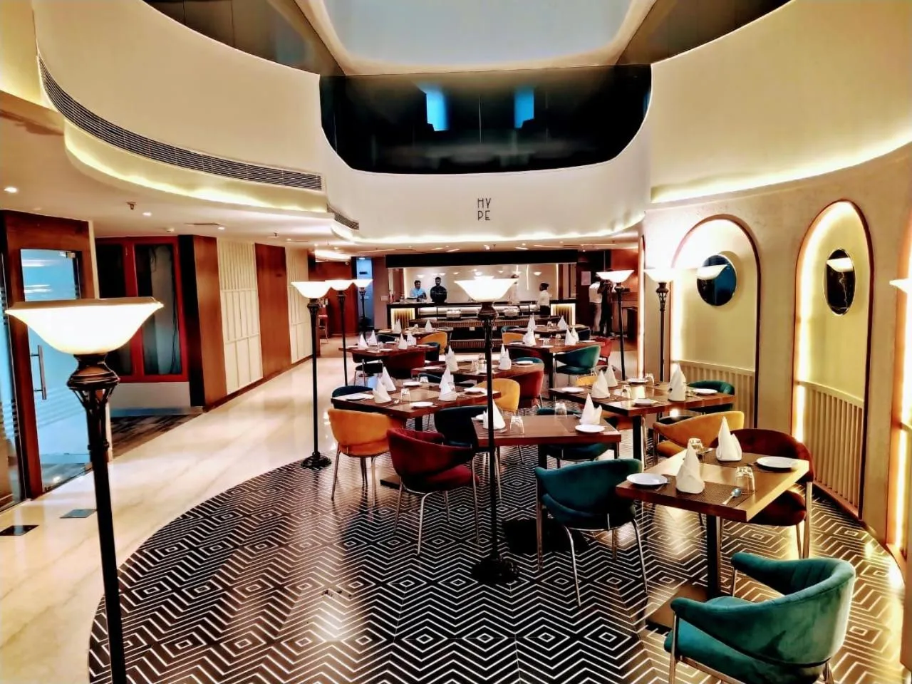 Restaurant/places to eat in Hyphen Business Hotel