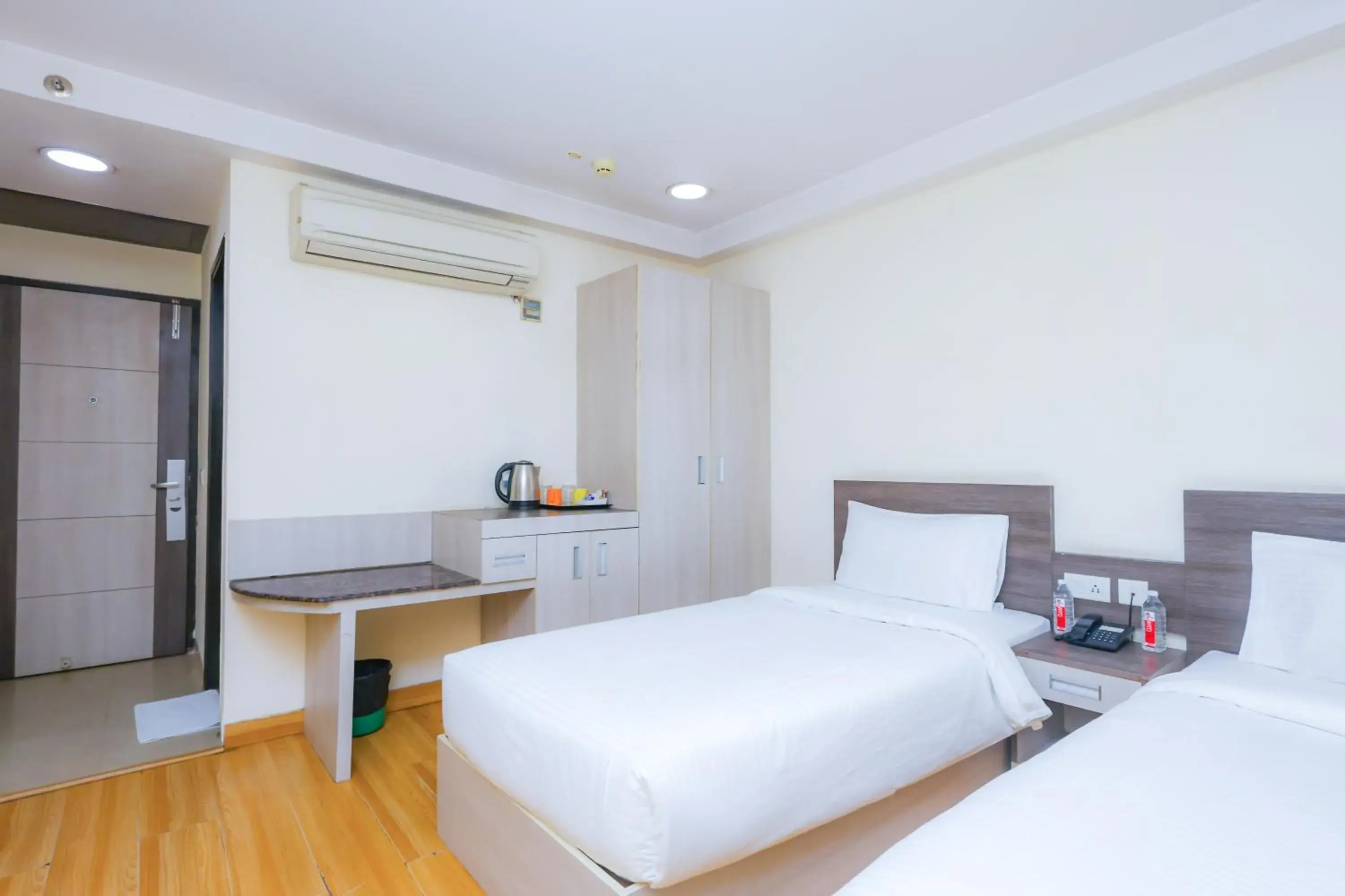 Deluxe Twin Room in Hyphen Business Hotel Deluxe Twin Room in Hyphen Business Hotel