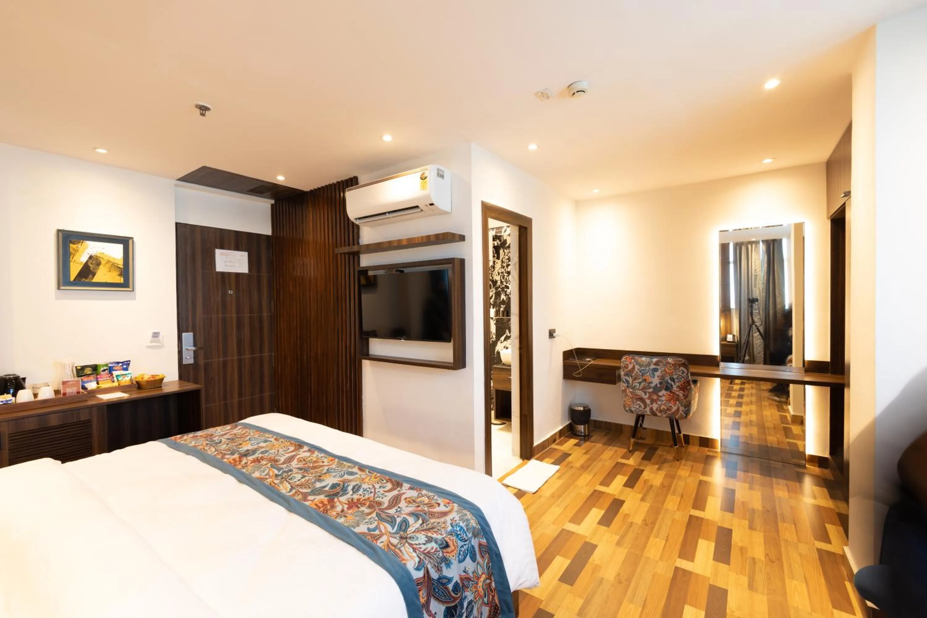 Photo of the whole room, Bed in Hyphen Business Hotel