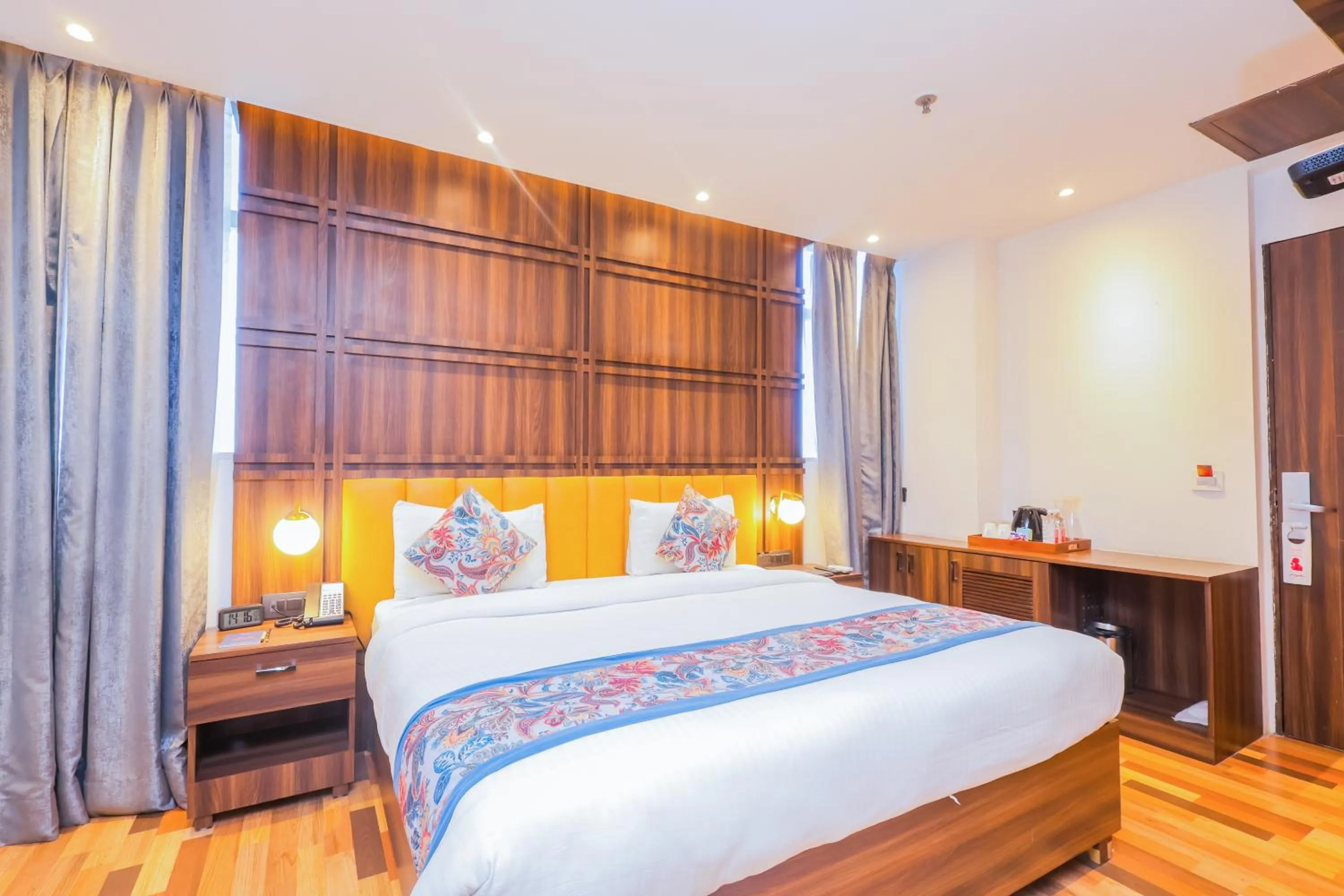 Bedroom, Bed in Hyphen Business Hotel