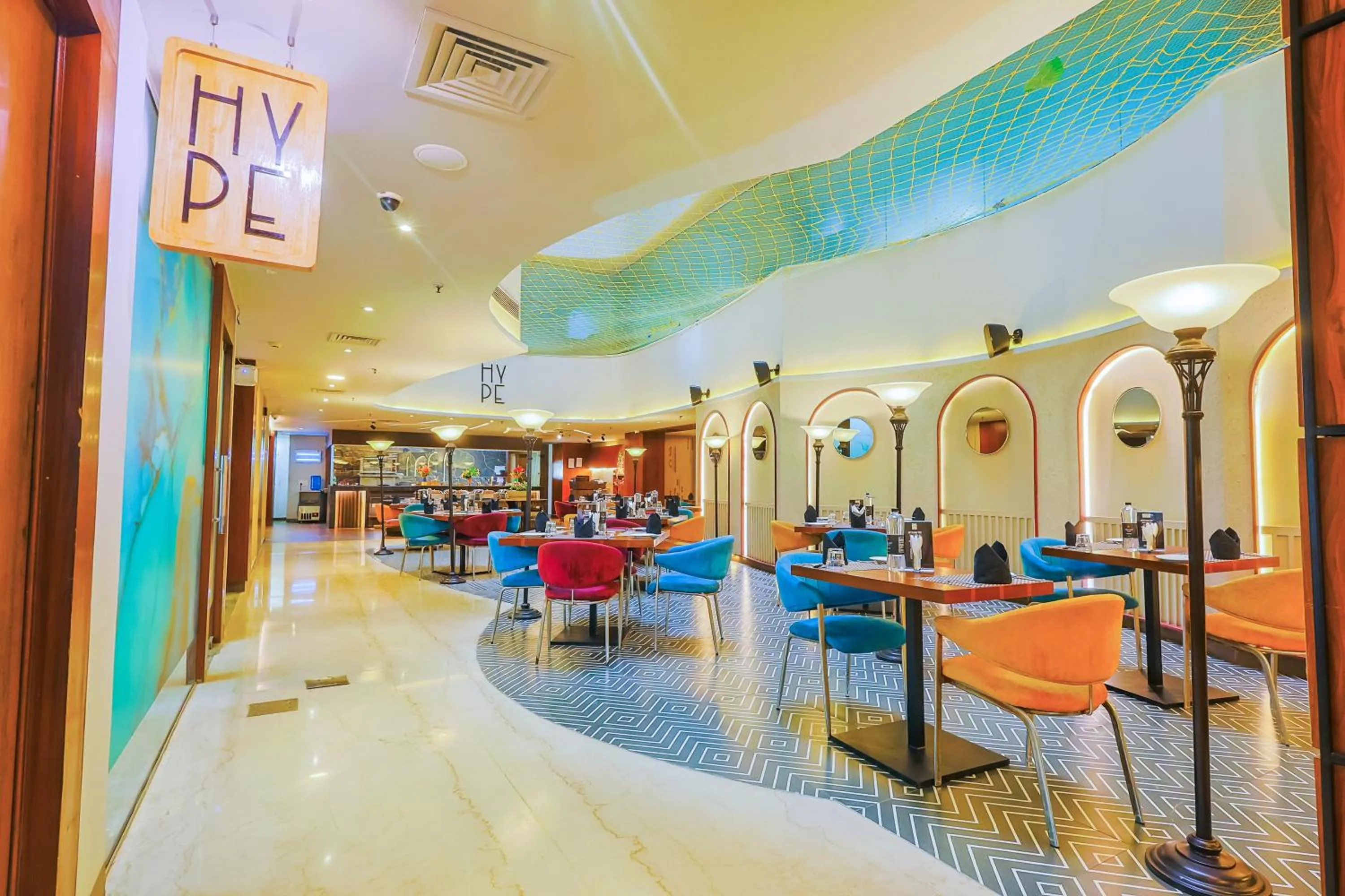 Restaurant/places to eat in Hyphen Business Hotel