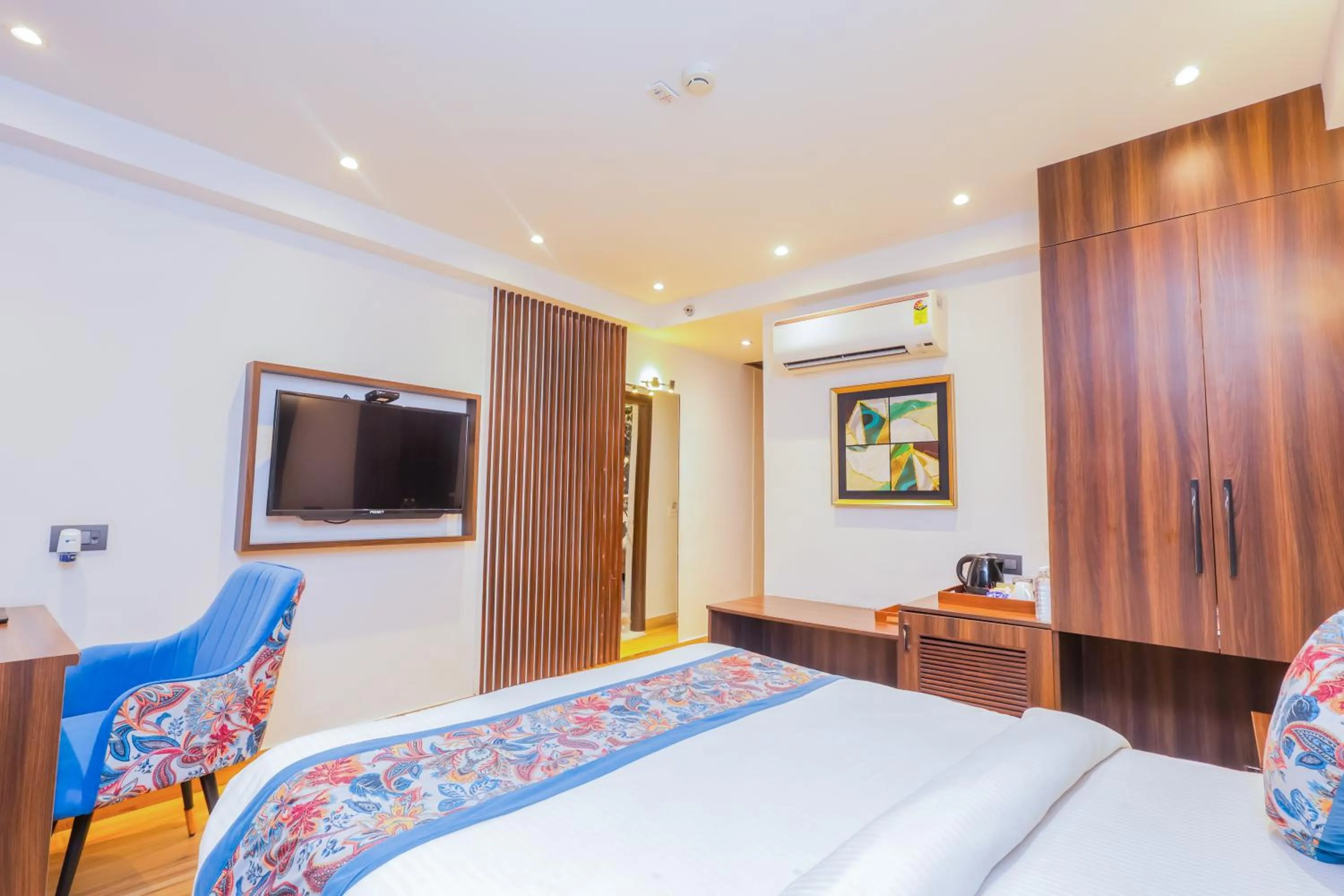 Bedroom, Bed in Hyphen Business Hotel