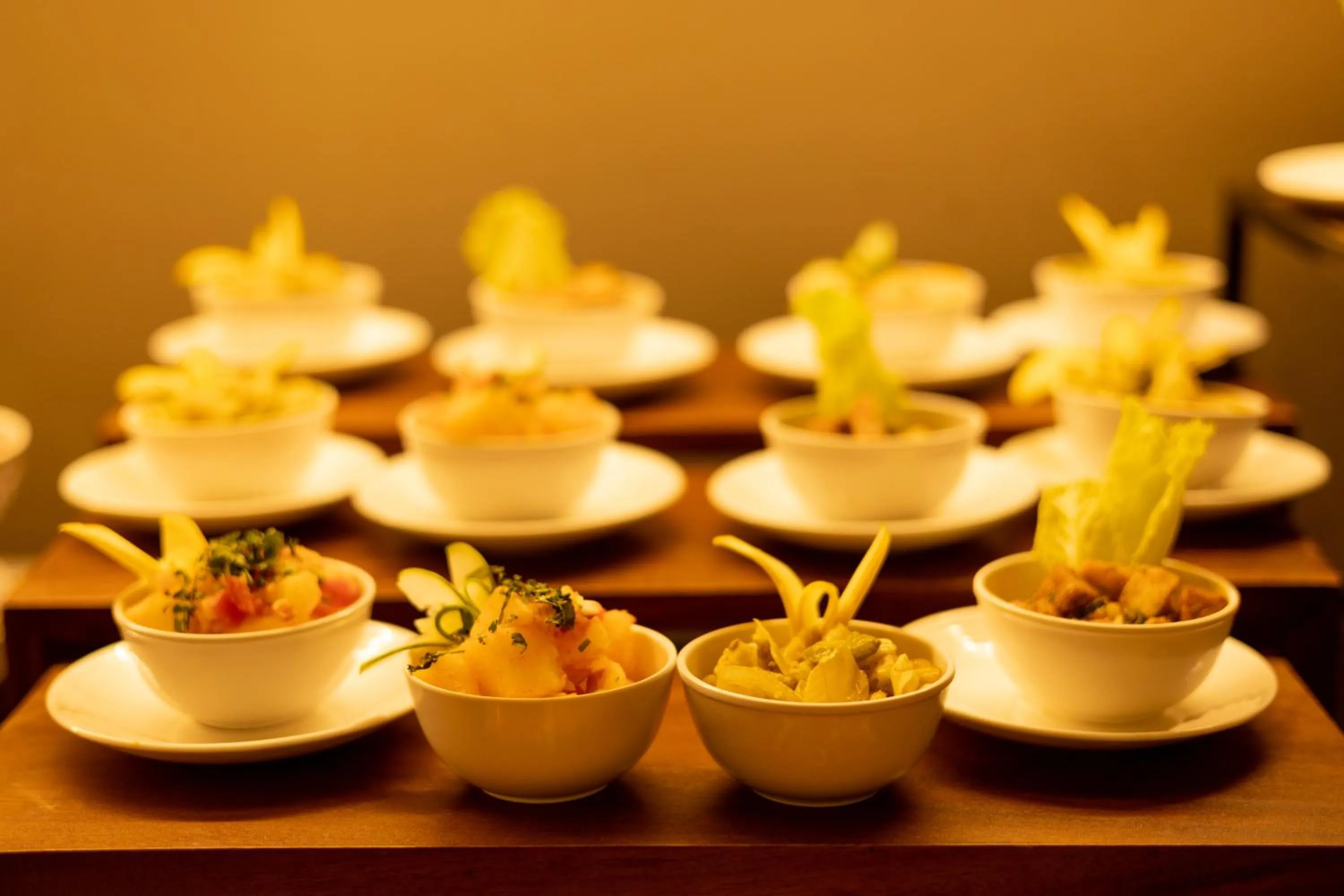 Restaurant/places to eat in Hyphen Business Hotel