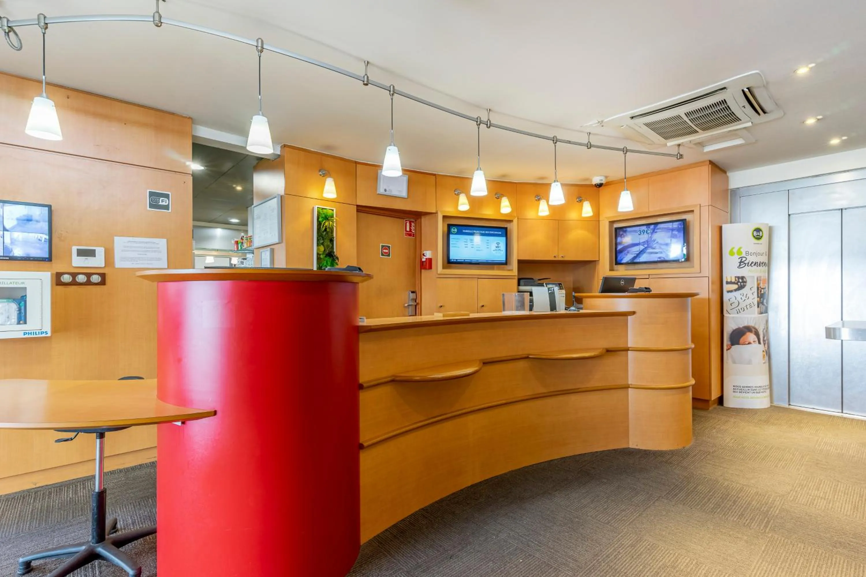 Lobby or reception in B&B HOTEL Marseille Prado Parc des Expositions