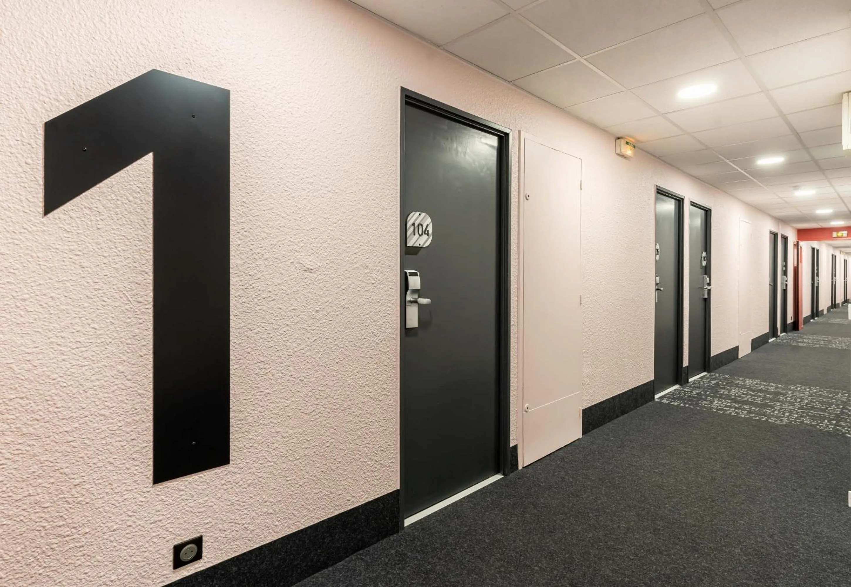 Decorative detail in B&B HOTEL Marseille Prado Parc des Expositions