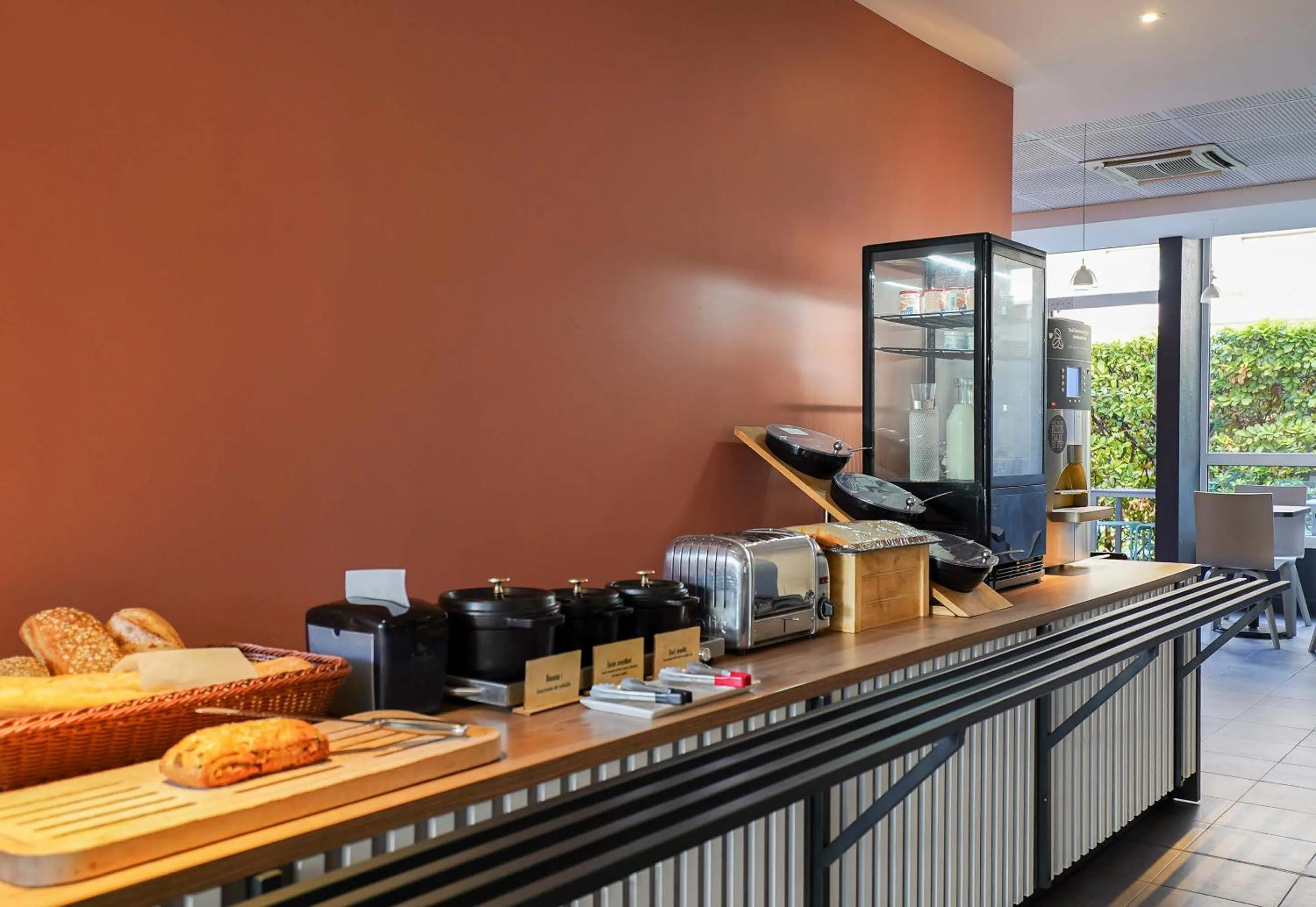 Buffet breakfast in B&B HOTEL Marseille Prado Parc des Expositions