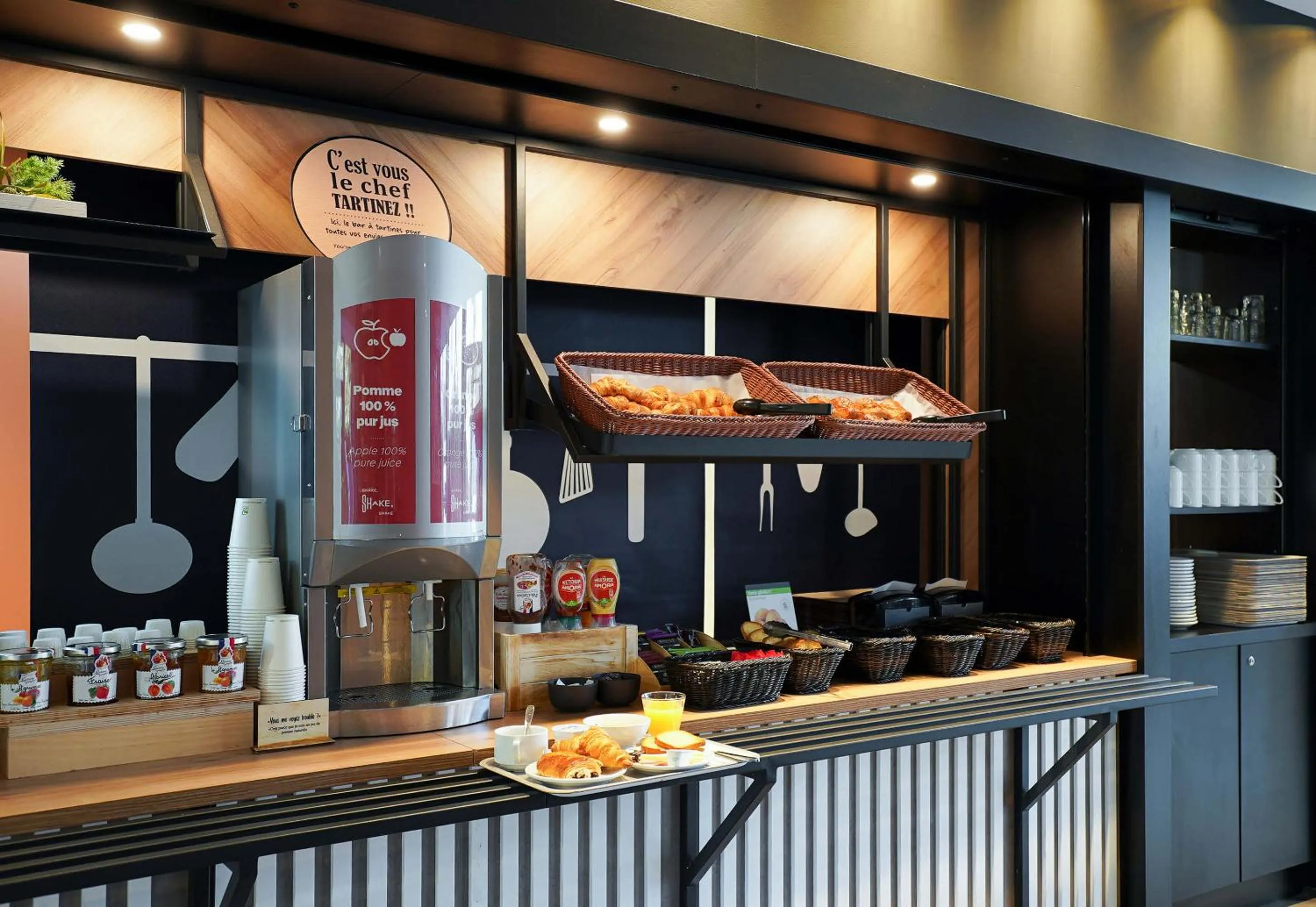 Buffet breakfast in B&B HOTEL Marseille Prado Parc des Expositions