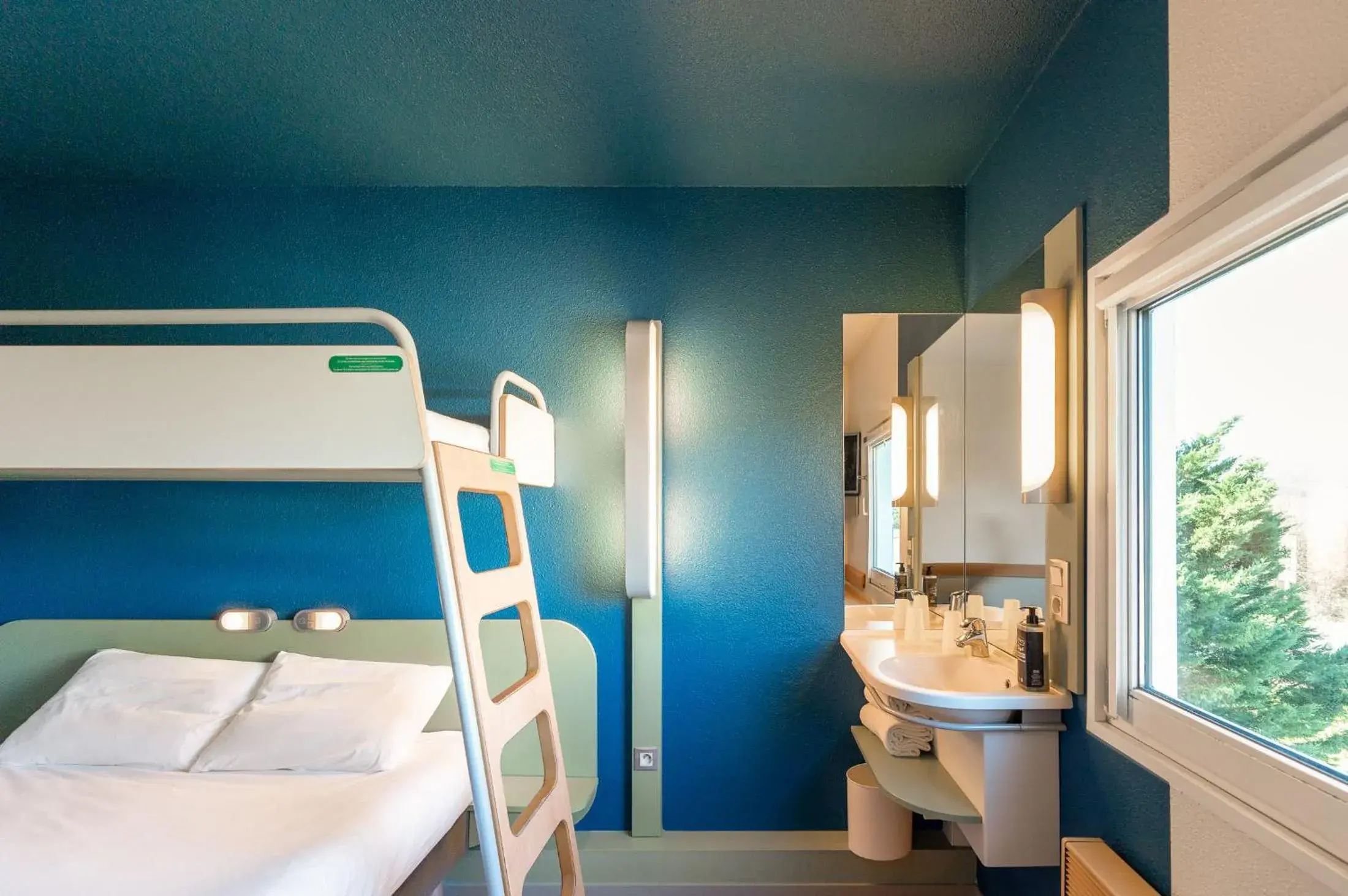 Property building, Bed in ibis budget Mâcon Nord Property building, Bed in ibis budget Mâcon Nord