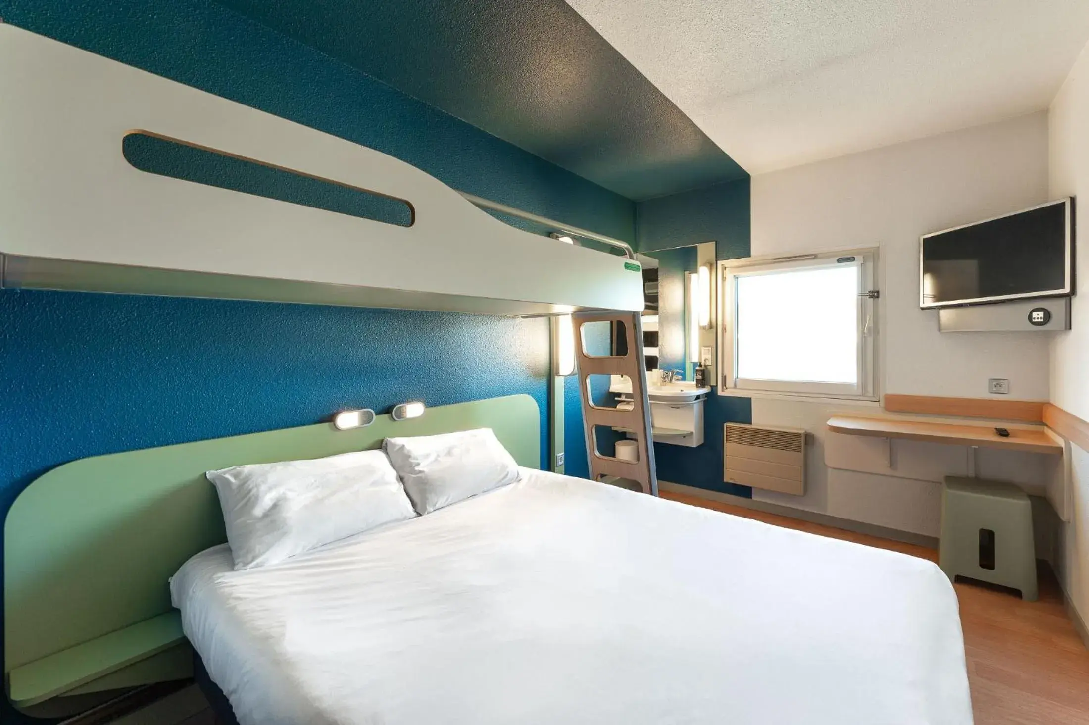 Property building, Bed in ibis budget Mâcon Nord Property building, Bed in ibis budget Mâcon Nord