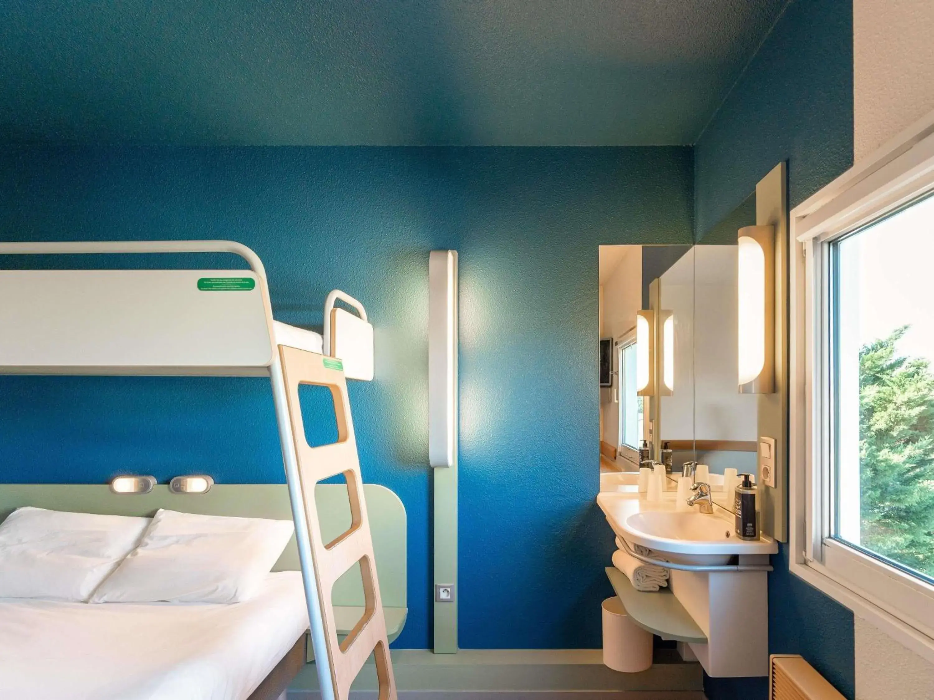 Bedroom, Bed in ibis budget Mâcon Nord Bedroom, Bed in ibis budget Mâcon Nord