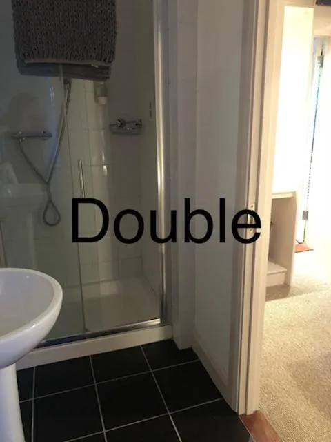 Double Room in Elmcroft Guest House