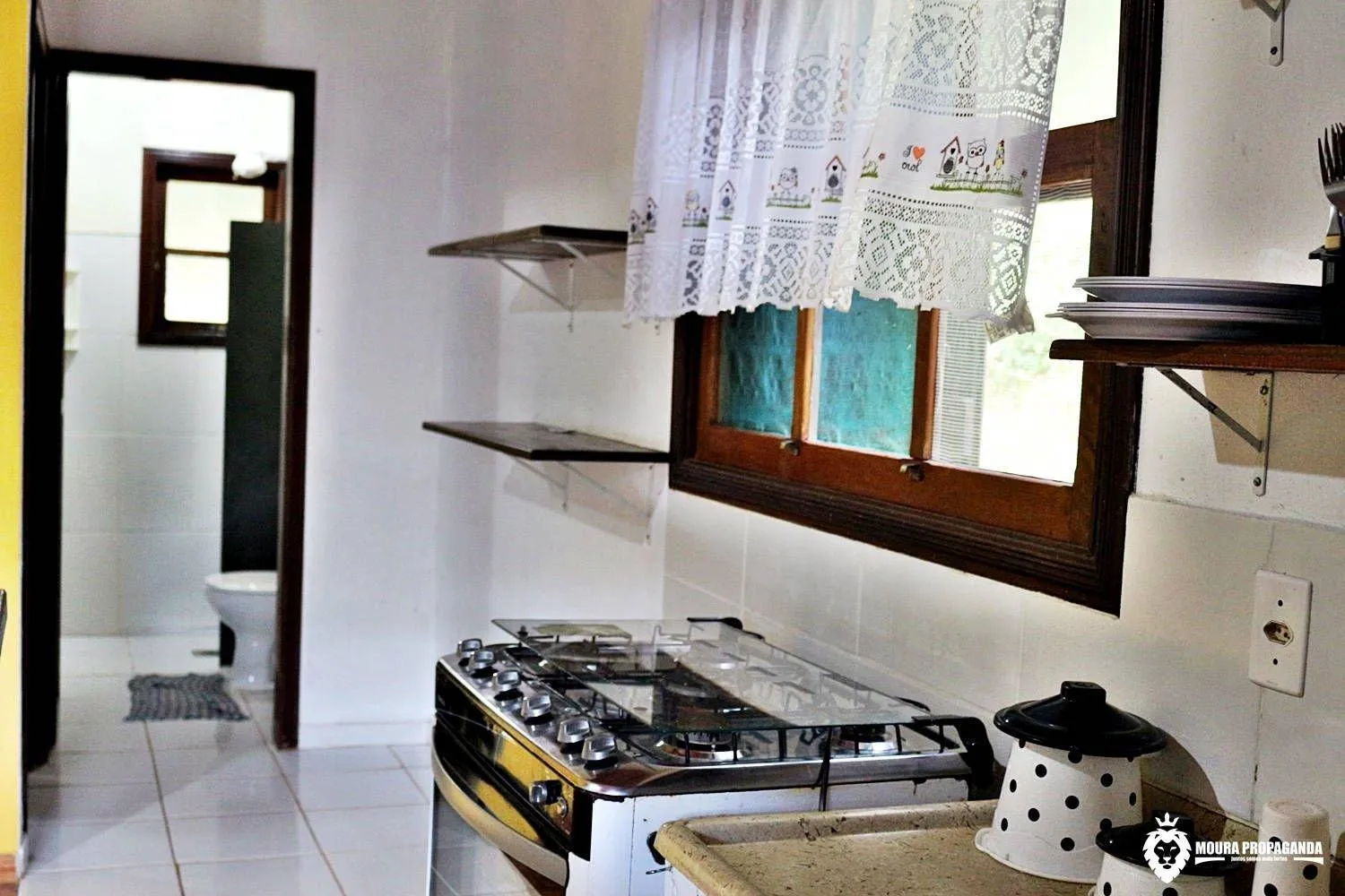 Kitchen or kitchenette in Eco Chalés Luar das Marés