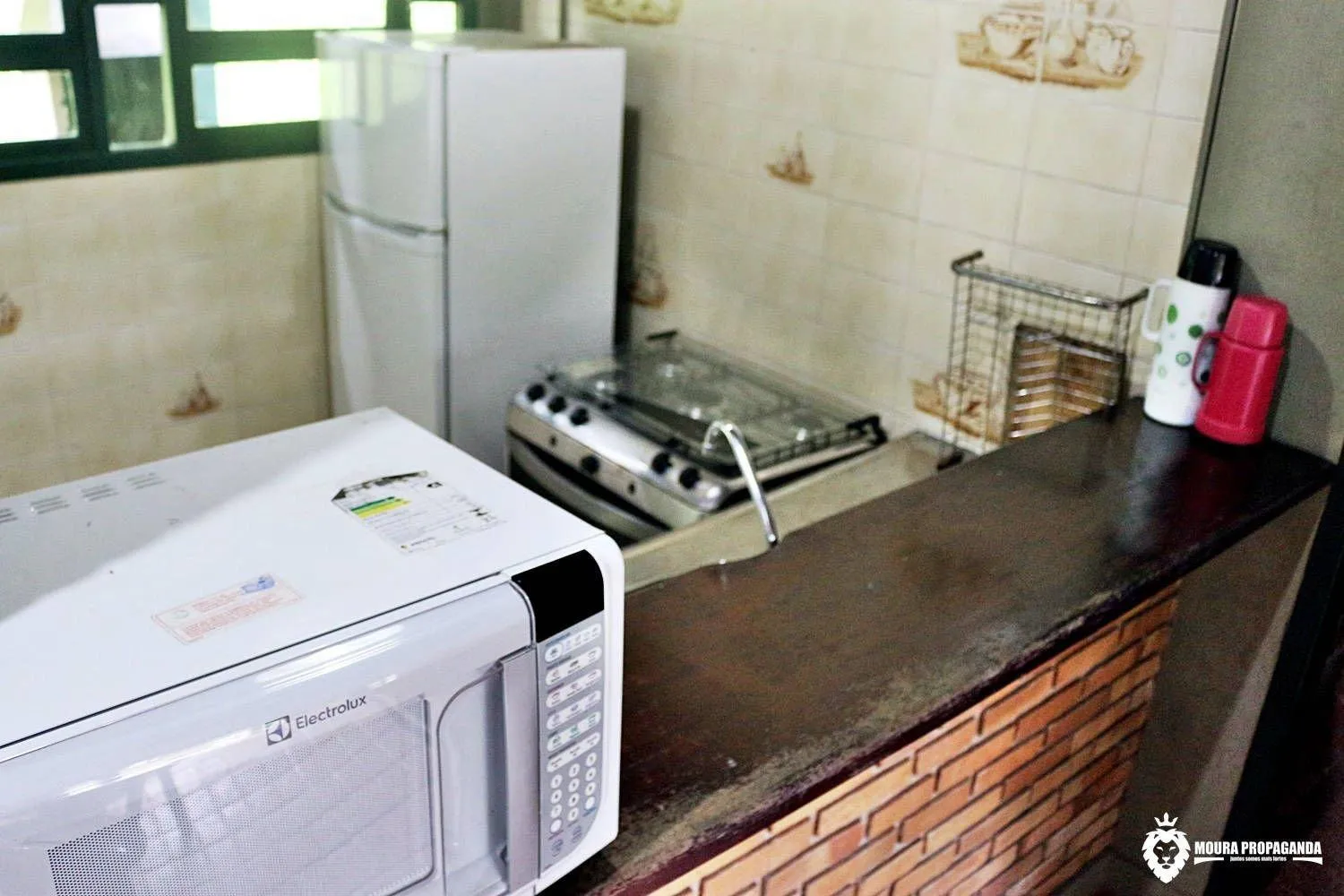 Kitchen or kitchenette in Eco Chalés Luar das Marés