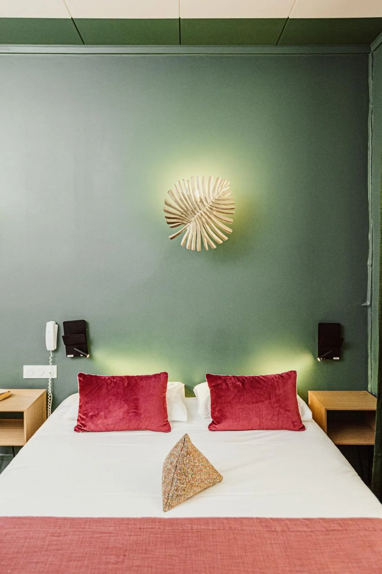 Bedroom, Bed in Hotelo Lyon Ainay