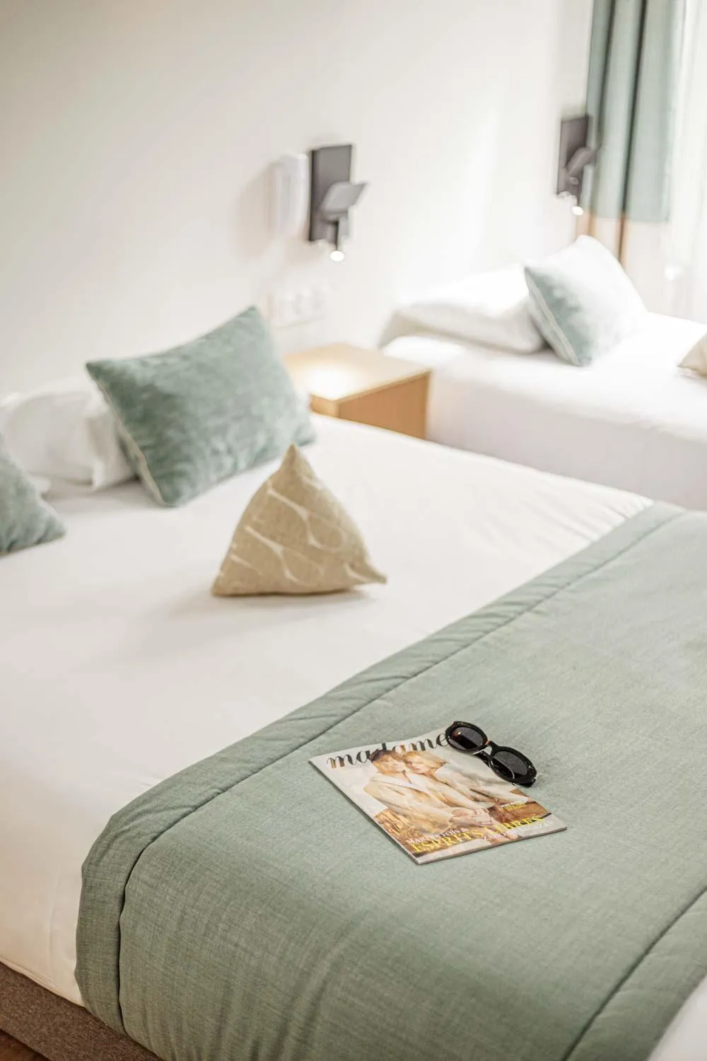 Bedroom, Bed in Hotelo Lyon Ainay