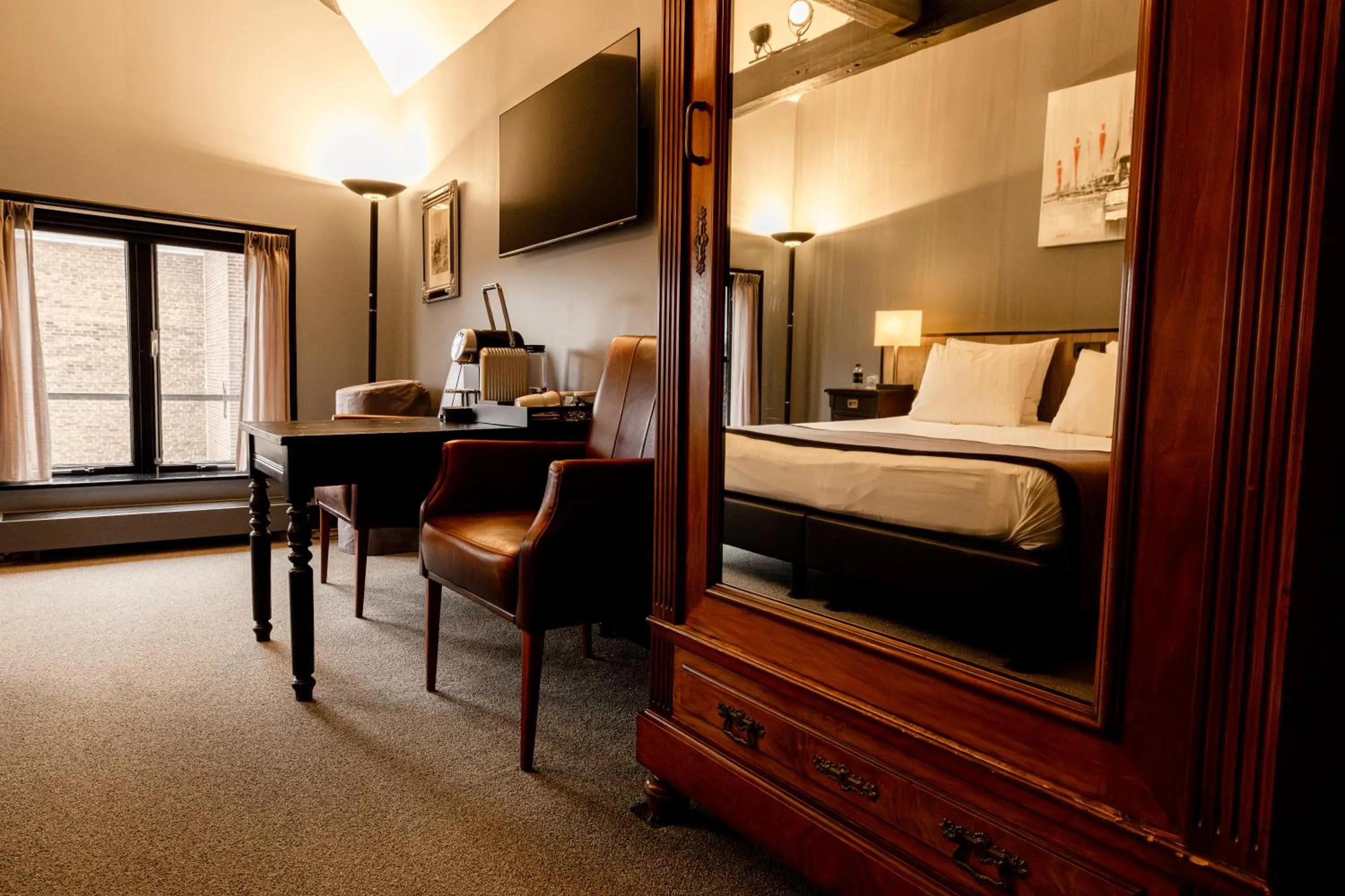 wardrobe, Bed in B&B 't Poorthuys