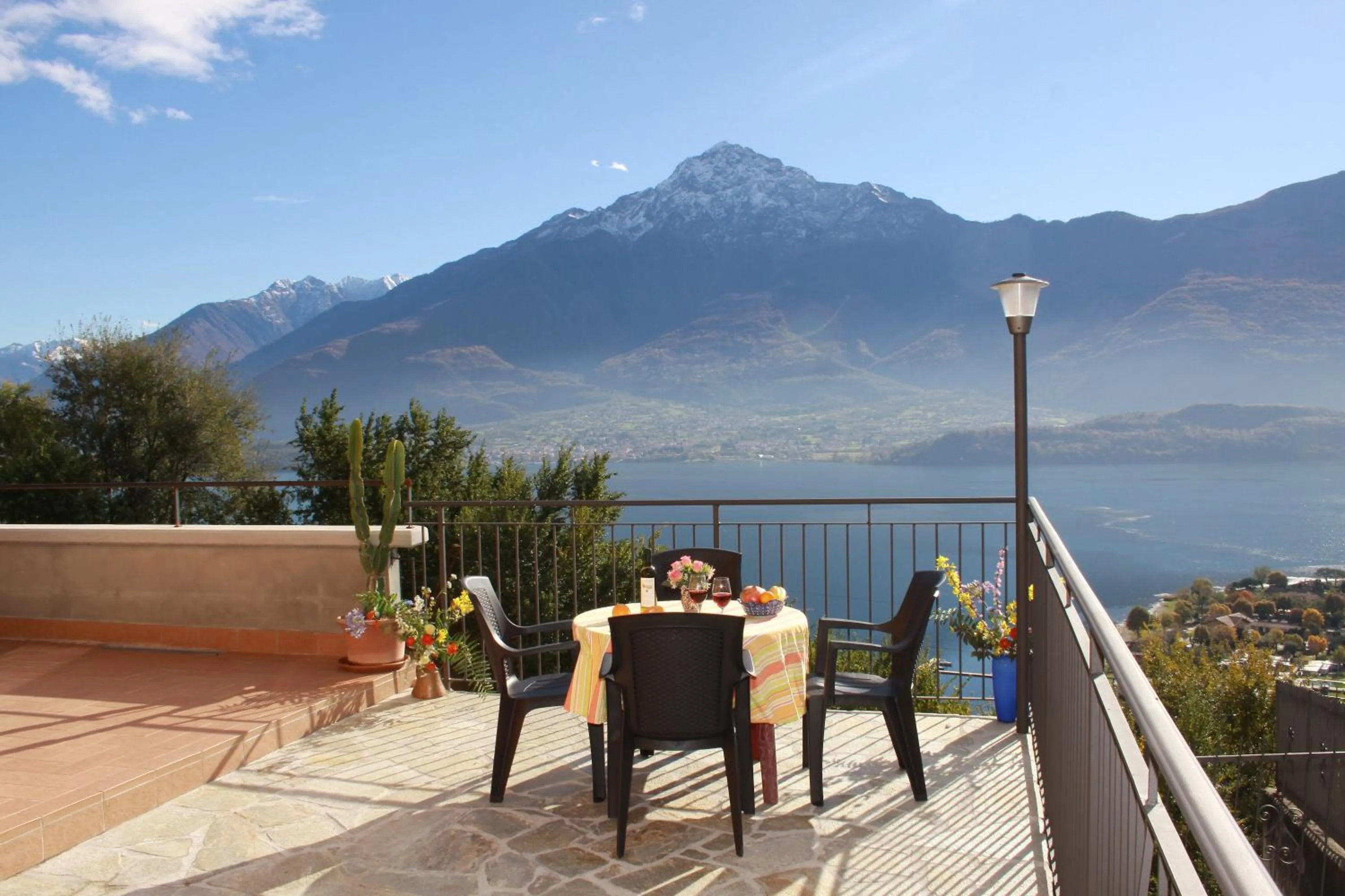 Lake view in Residence Le Azalee & SPA