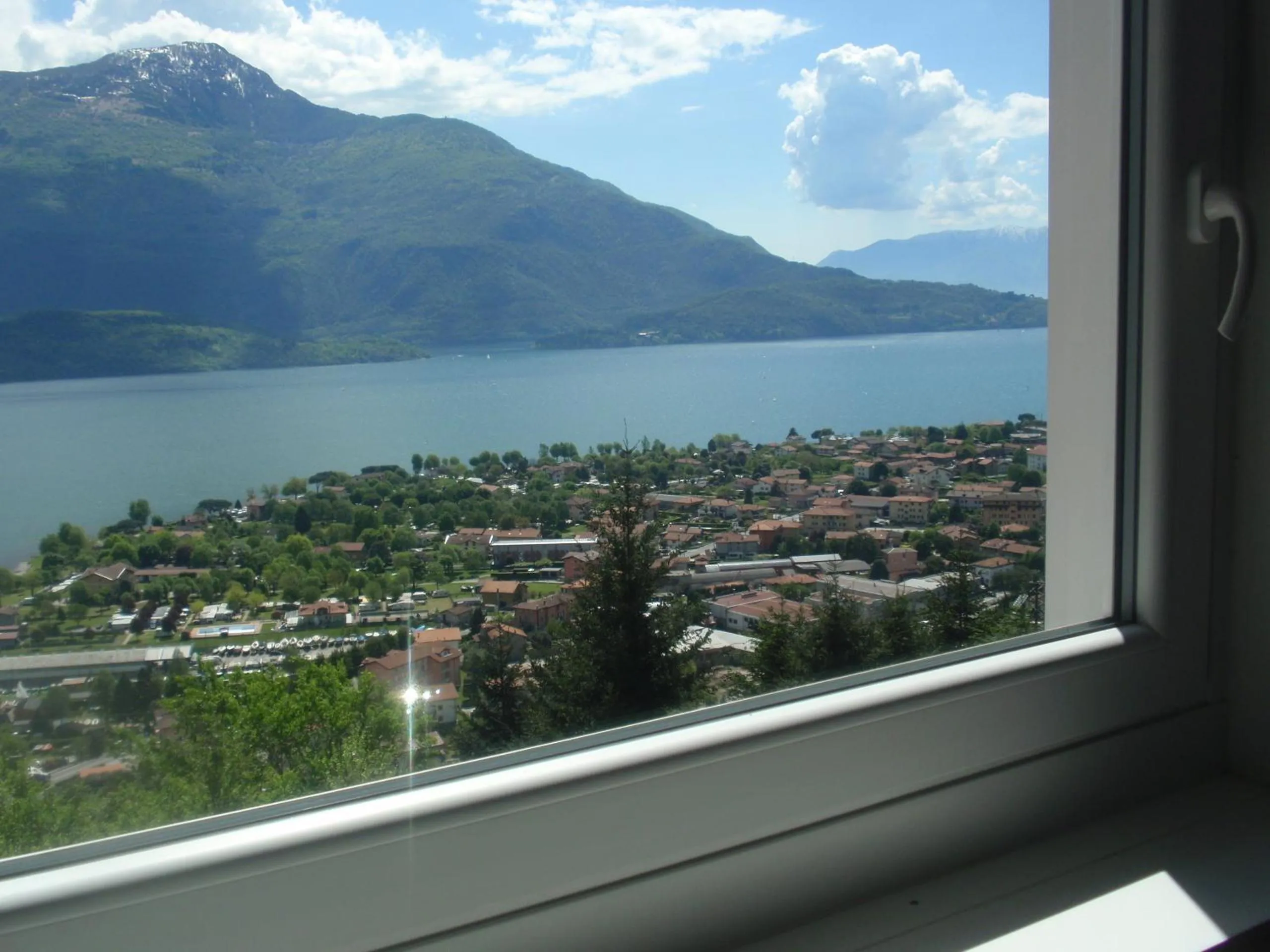 Lake view in Residence Le Azalee & SPA