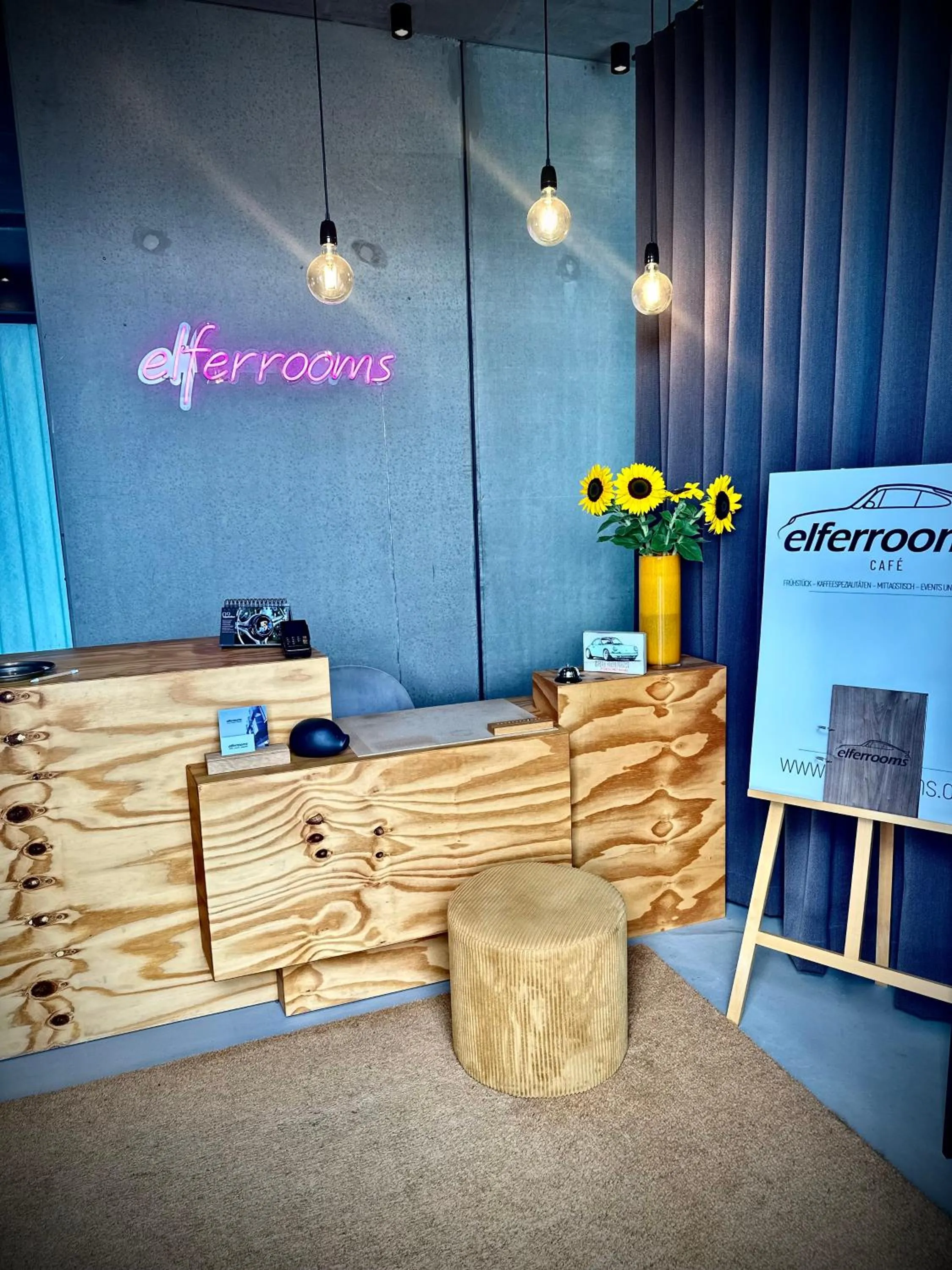 Logo/Certificate/Sign in elferrooms Hotel