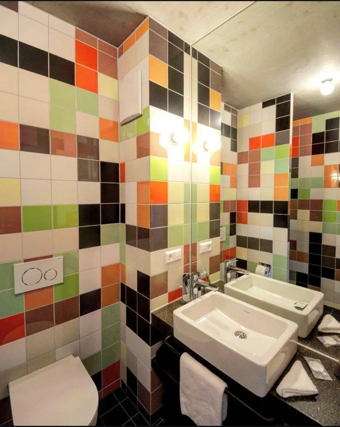 Shower in elferrooms Hotel