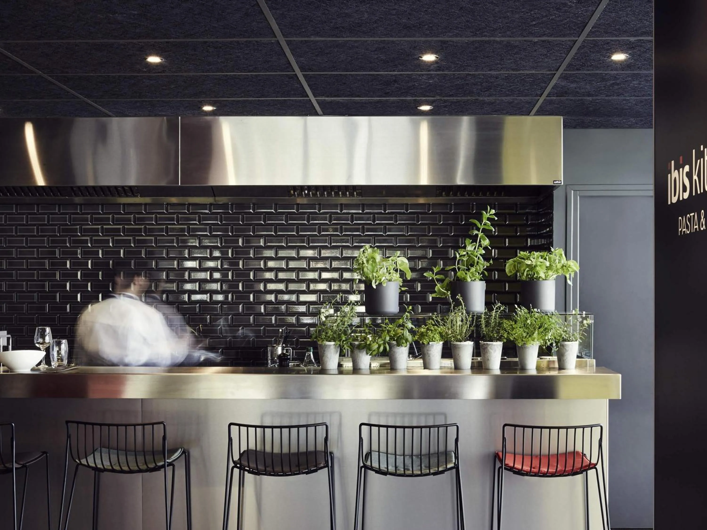 Restaurant/places to eat in ibis Aix en Provence