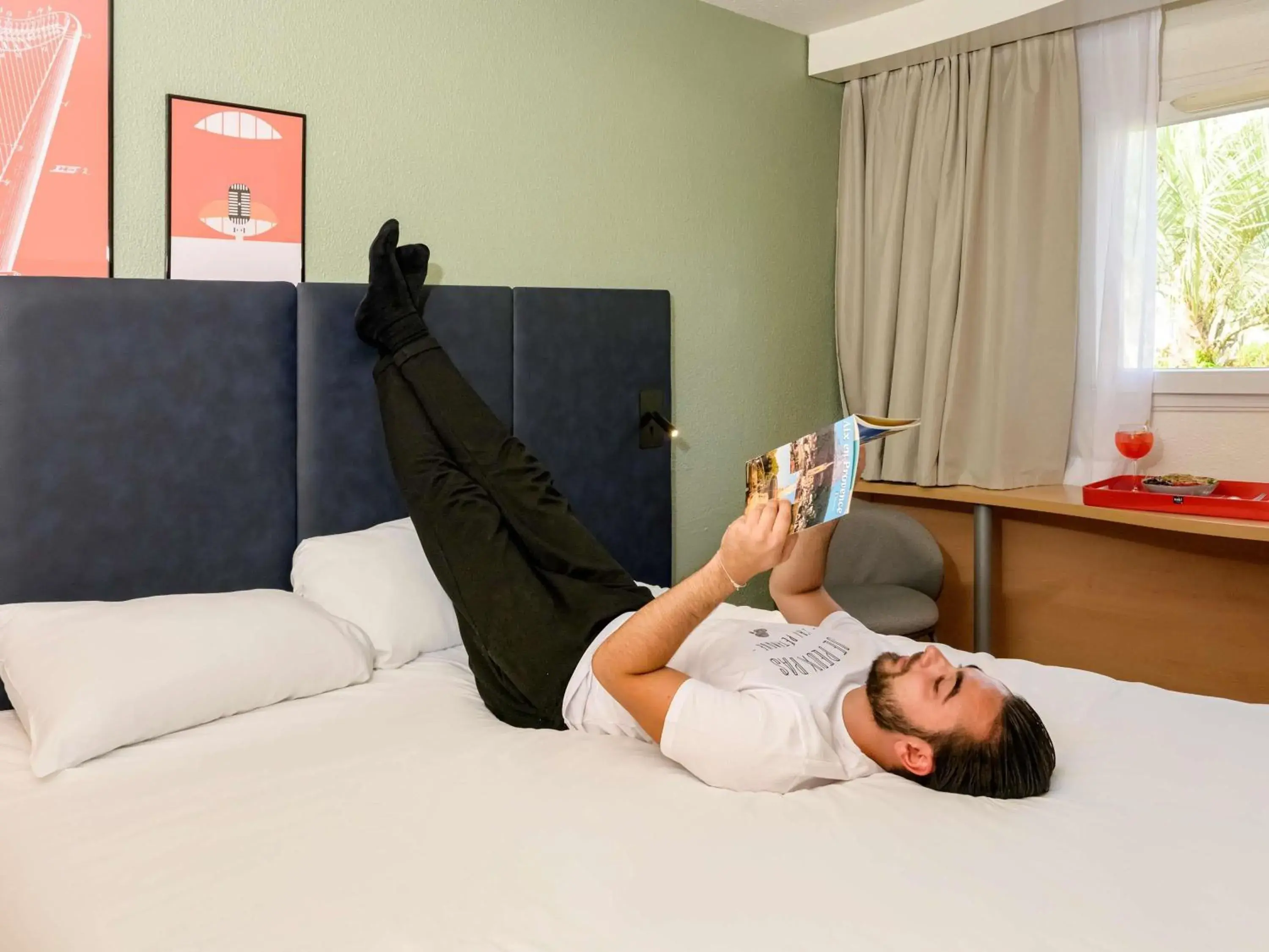 Property building, Bed in ibis Aix en Provence Property building, Bed in ibis Aix en Provence