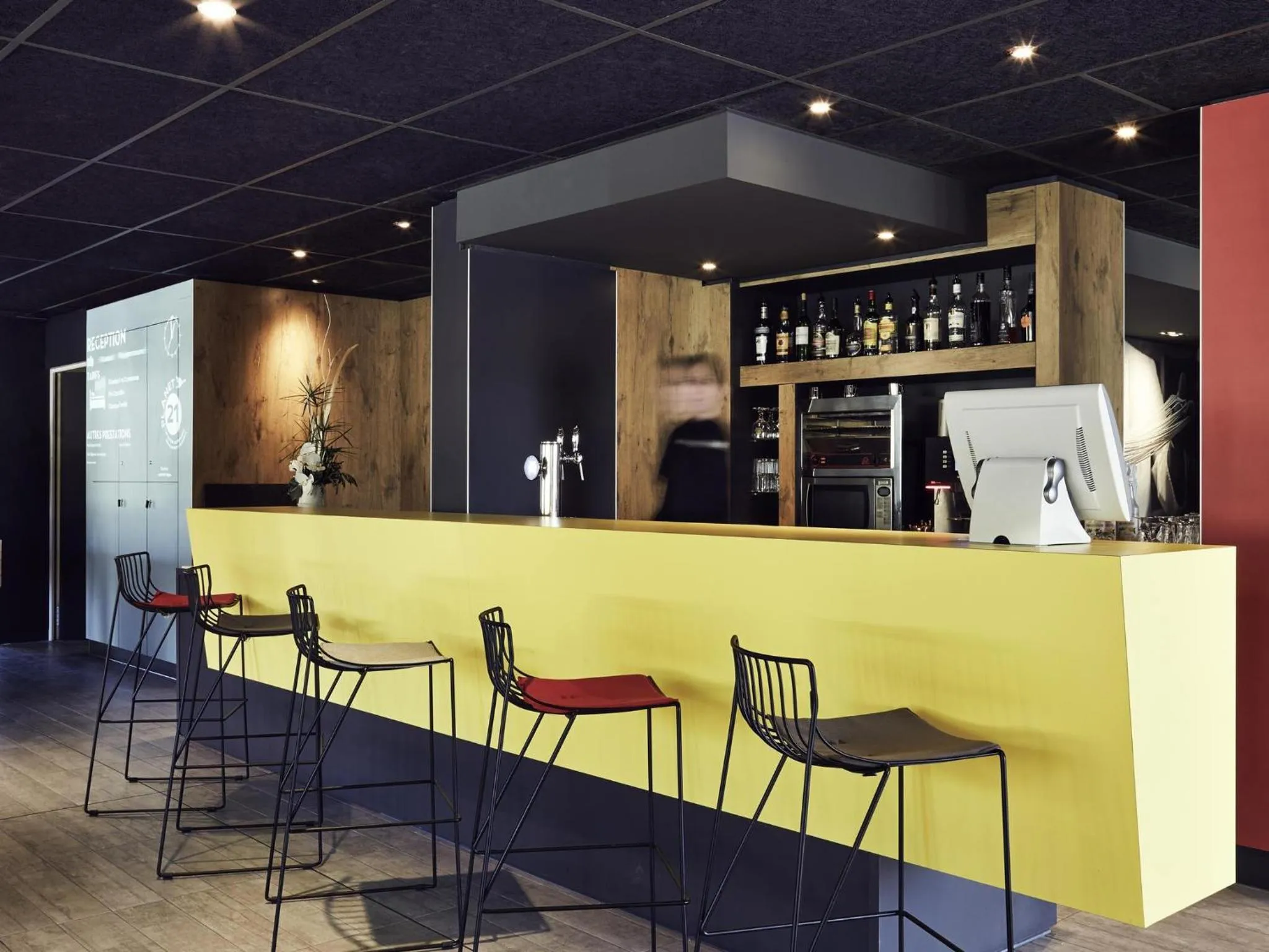 Restaurant/places to eat in ibis Aix en Provence