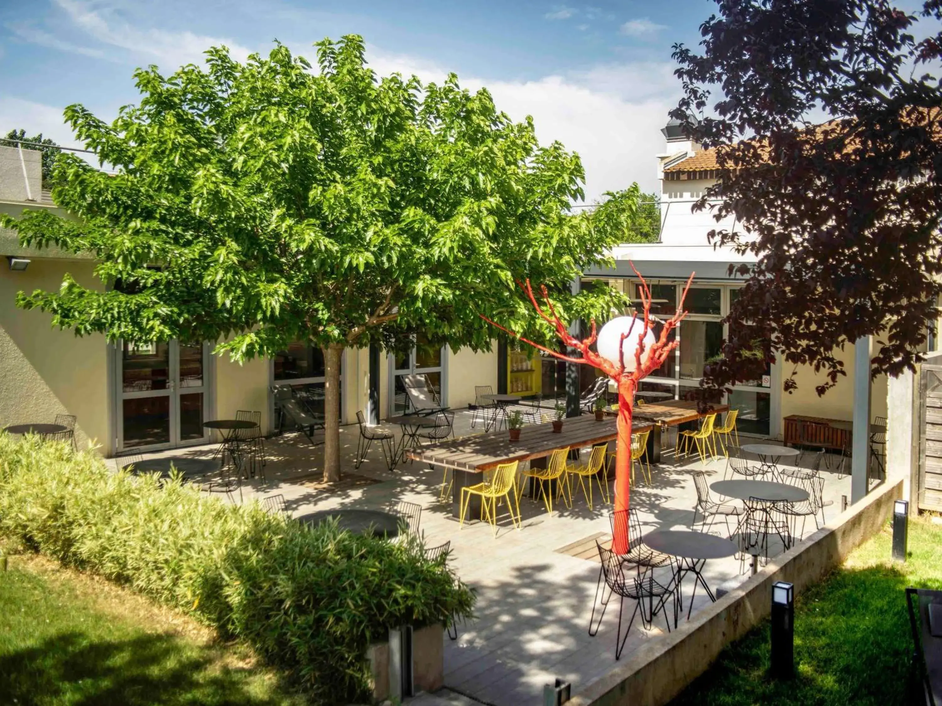 Property building in ibis Aix en Provence Property building in ibis Aix en Provence