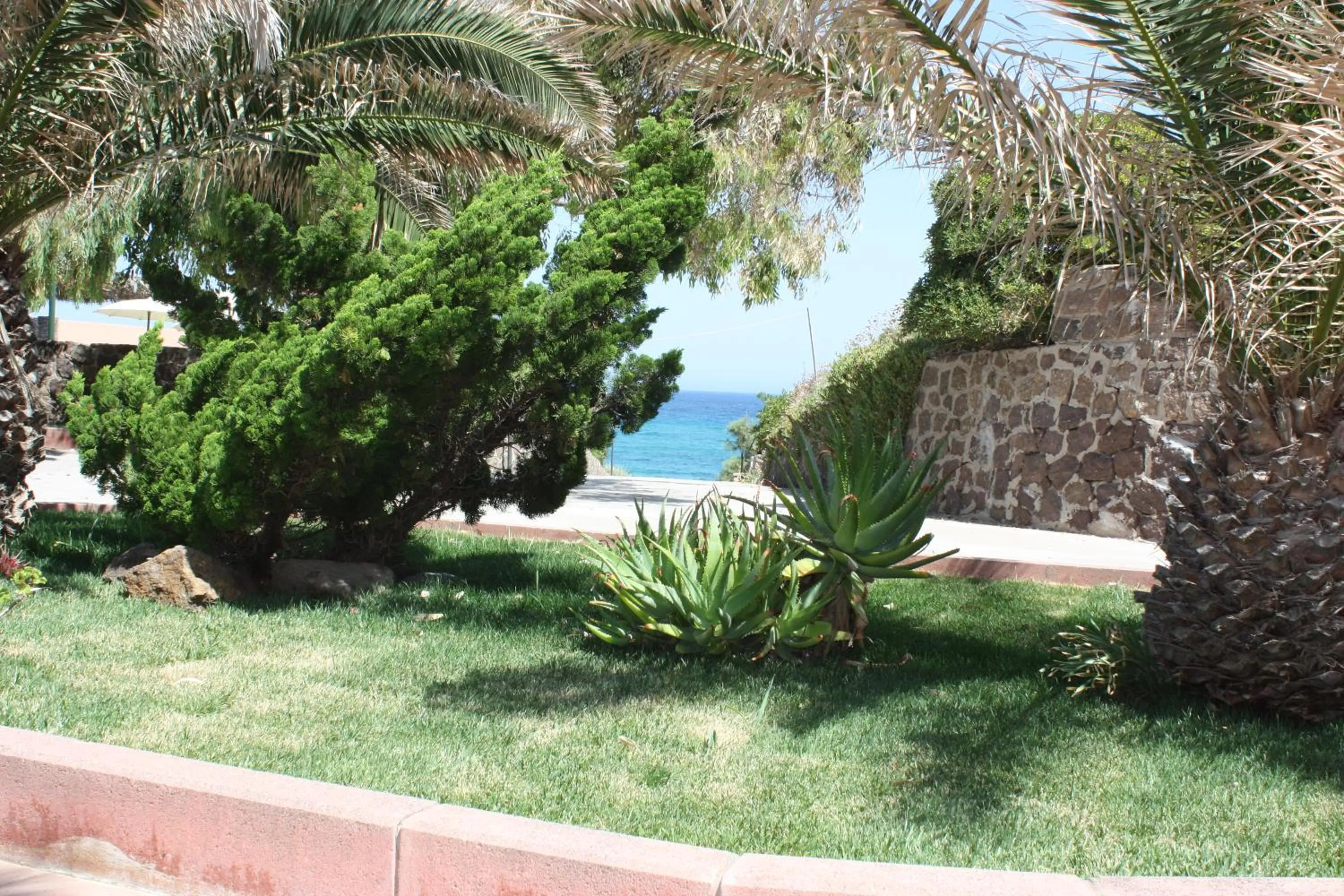 Garden in Hotel Castelsardo Domus Beach