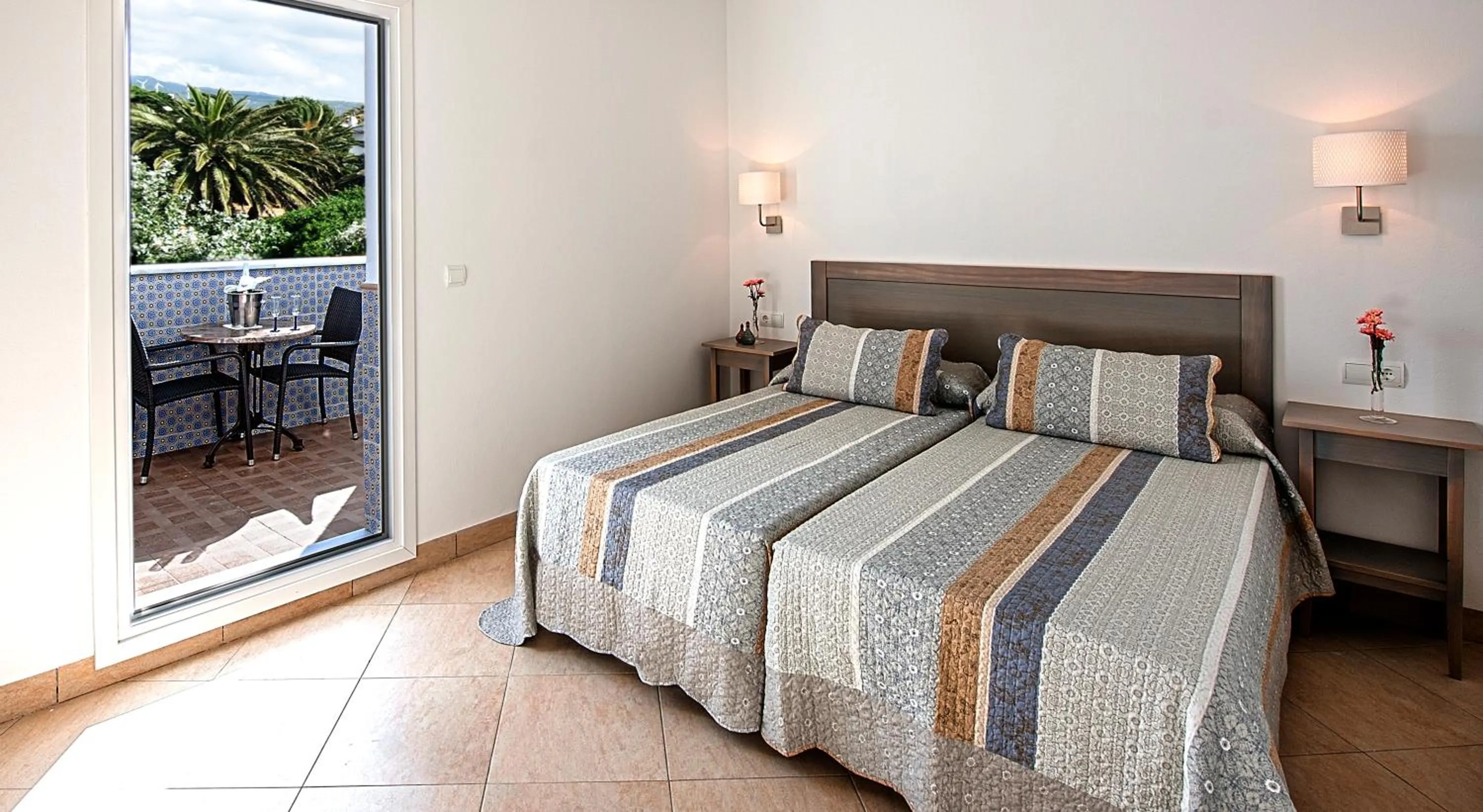 Photo of the whole room, Bed in Hostal Tarifa -Recepcion abierta las 24h-