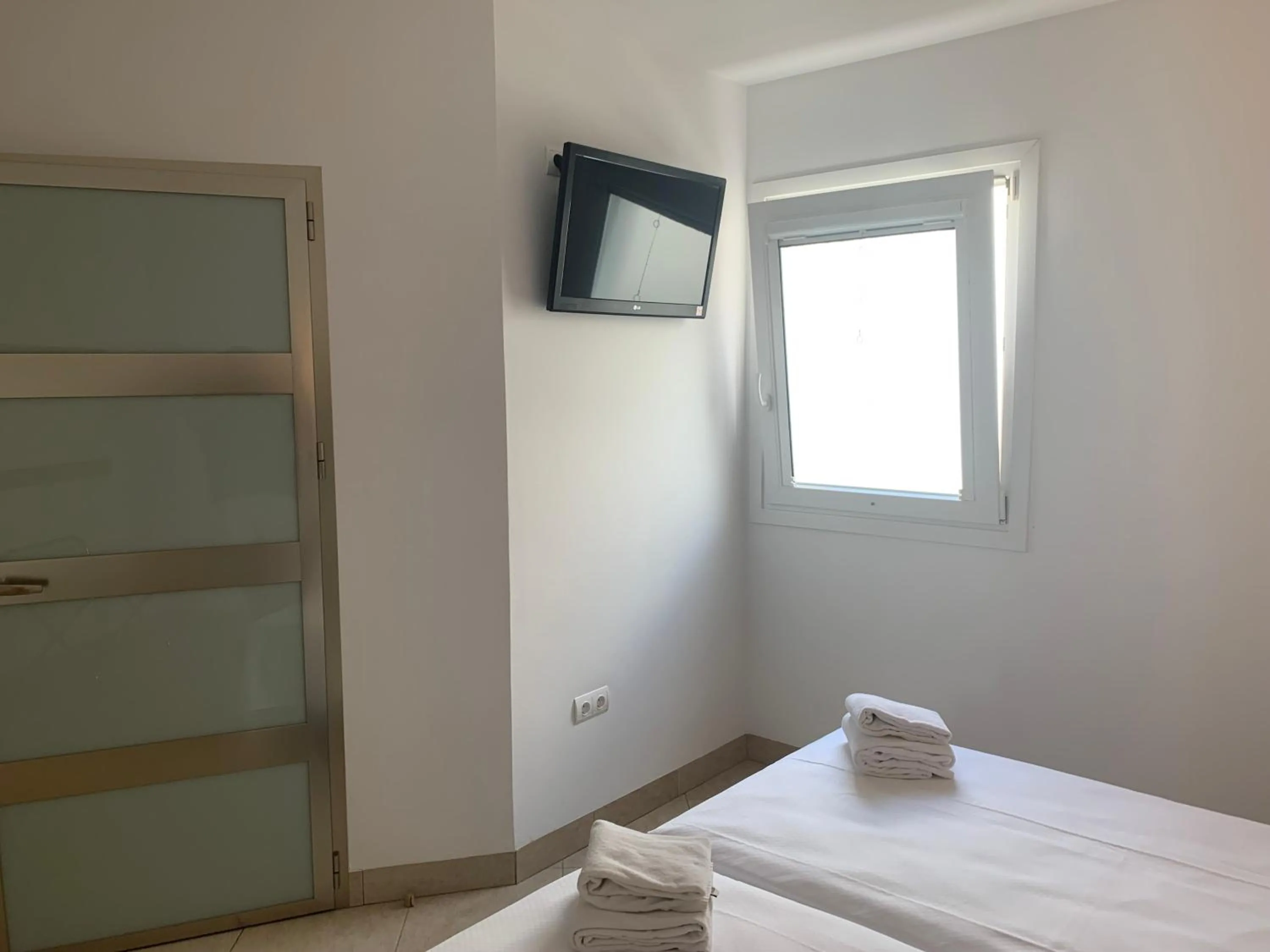 Facility for disabled guests, Bed in Hostal Tarifa -Recepcion abierta las 24h-