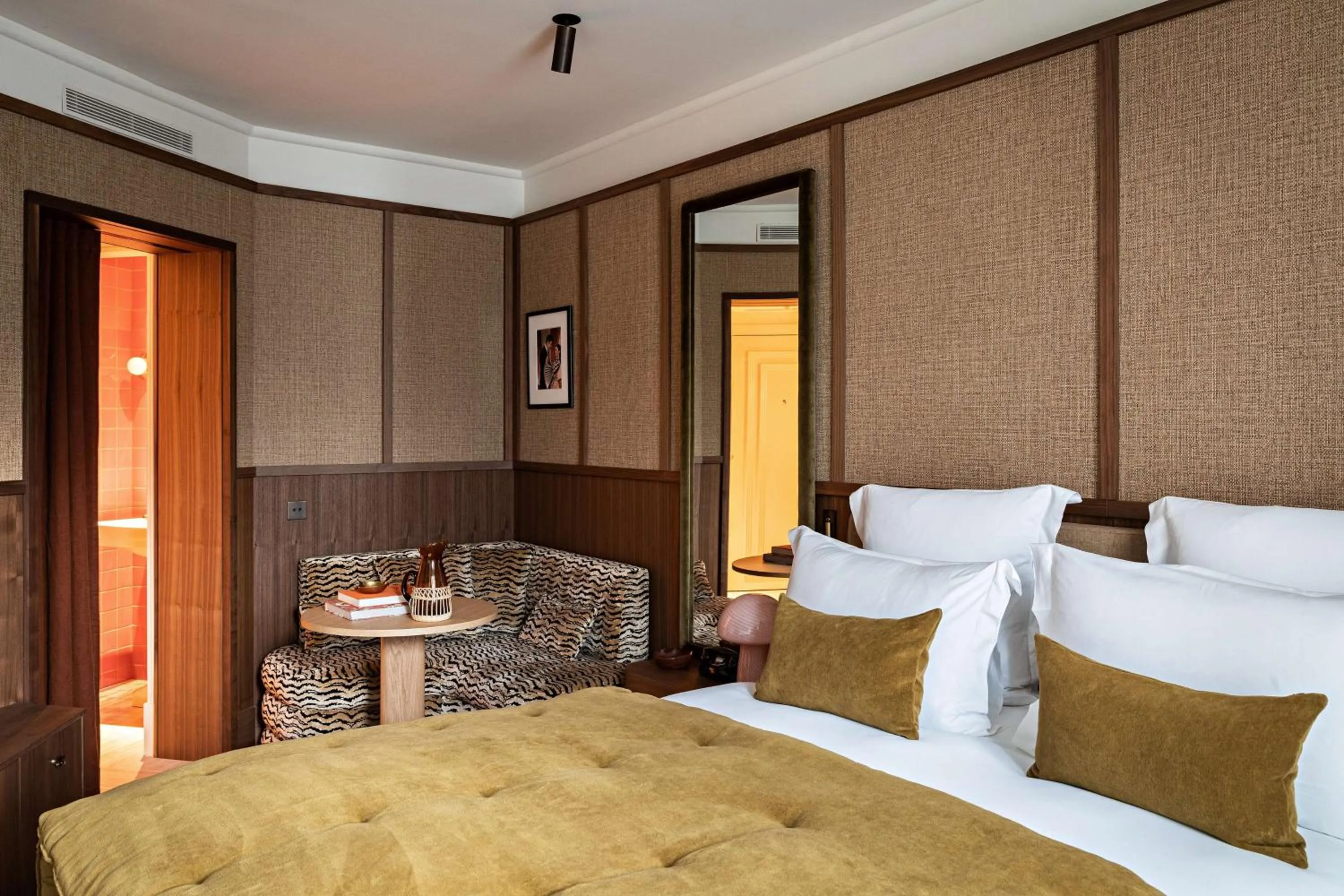 Bedroom, Bed in Hotel Florida Paris