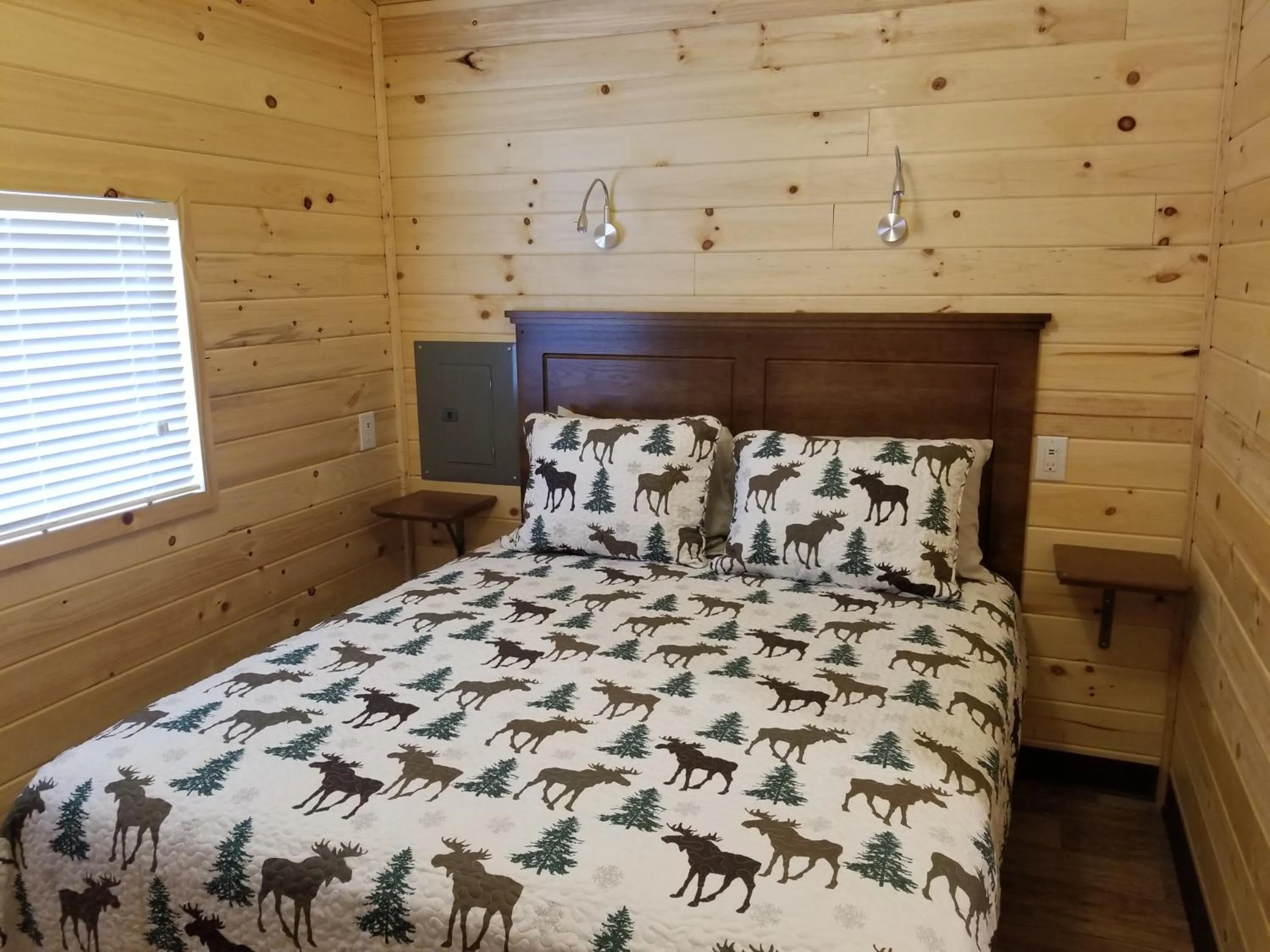 Bedroom, Bed in Castle Gate RV Park