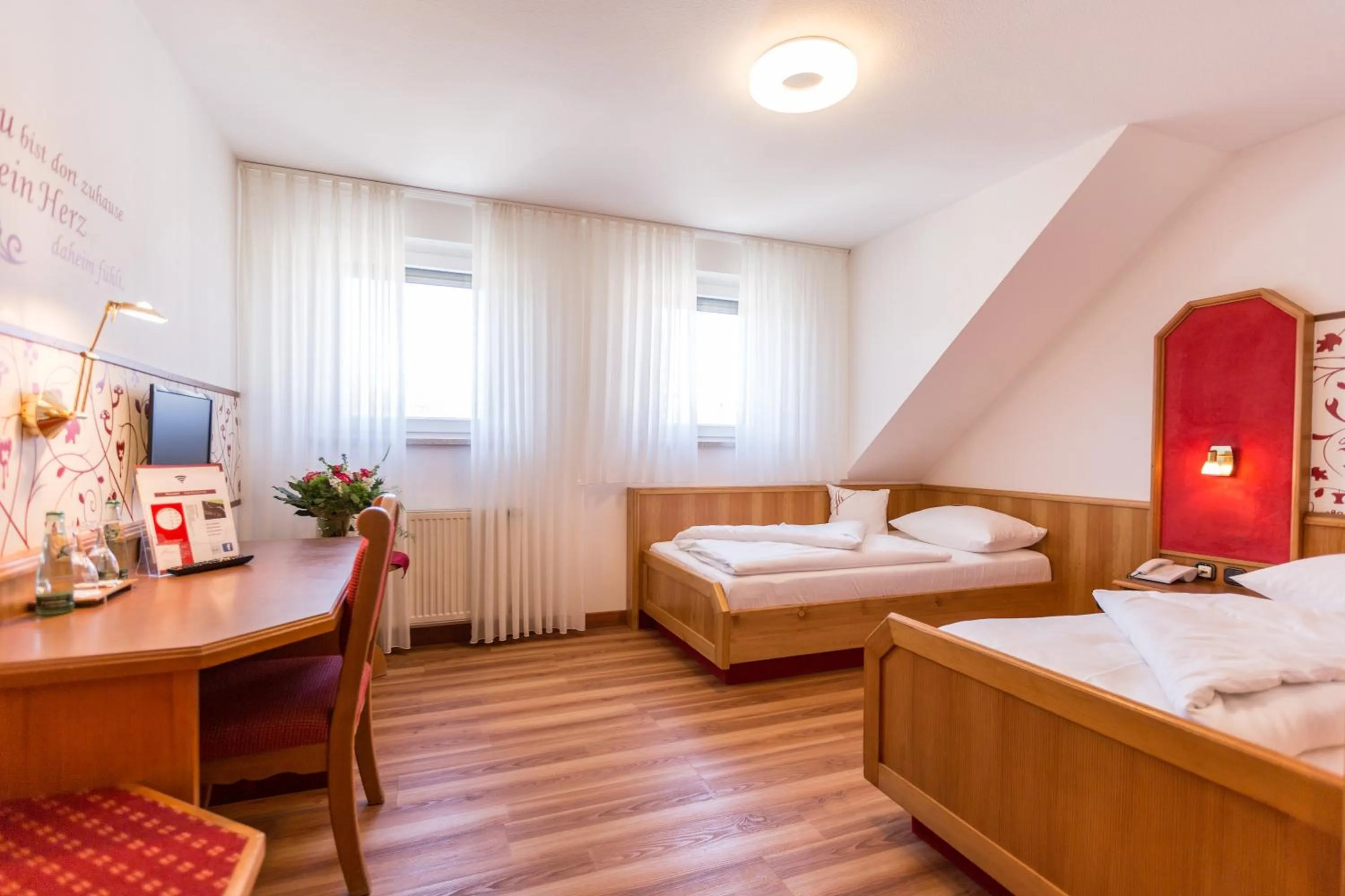 Photo of the whole room, Bed in Fränkischer Hof