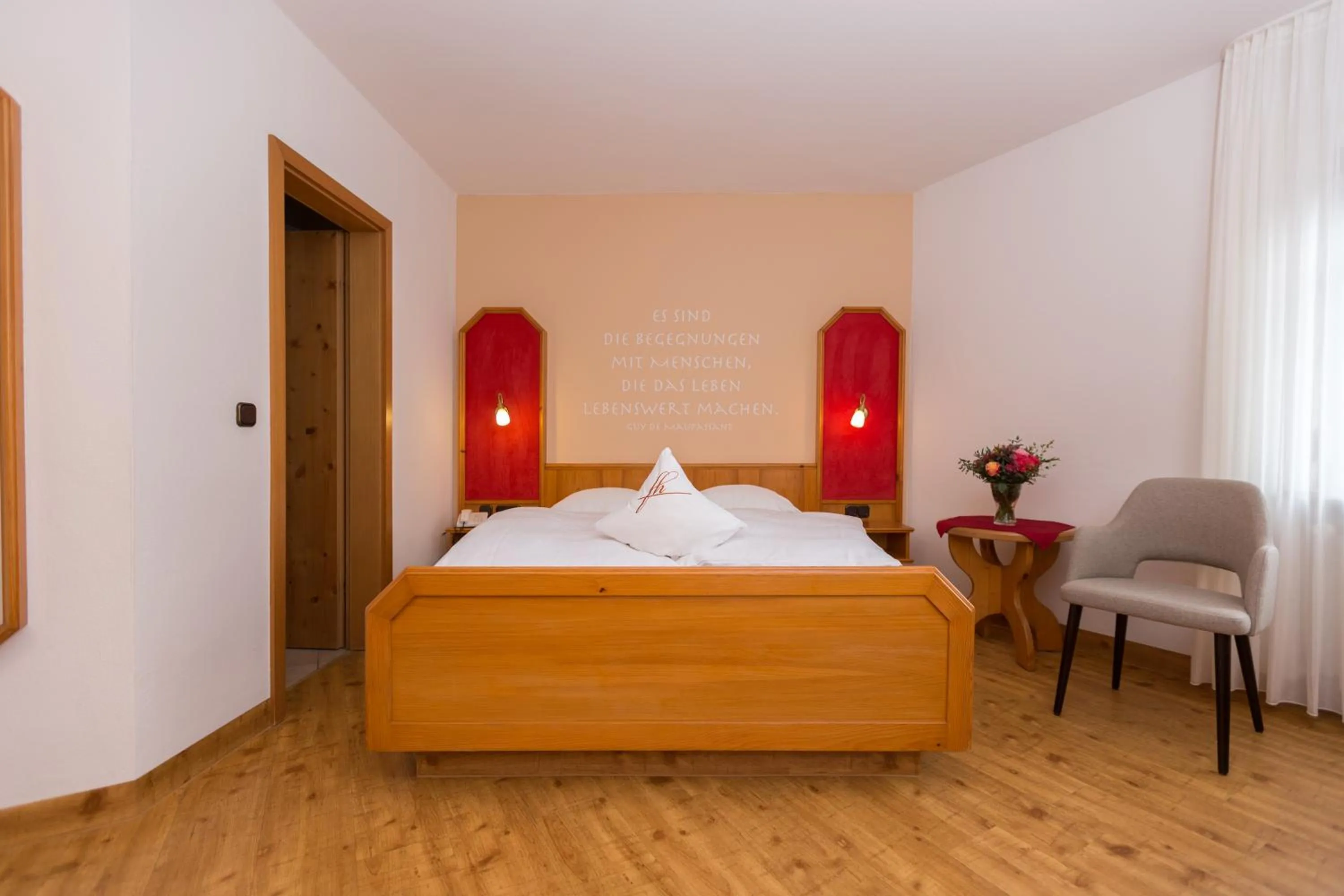 Photo of the whole room, Bed in Fränkischer Hof