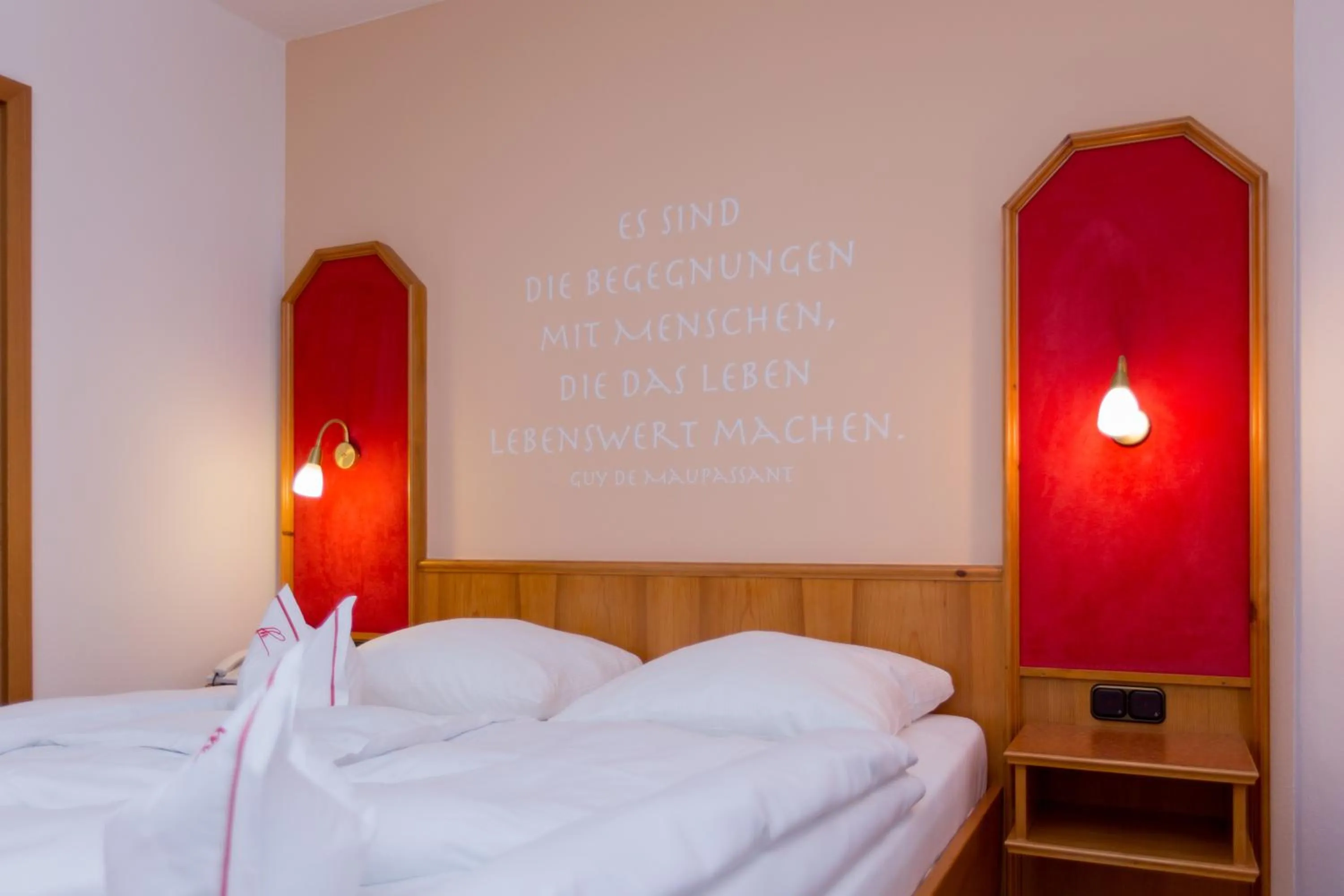 Photo of the whole room, Bed in Fränkischer Hof
