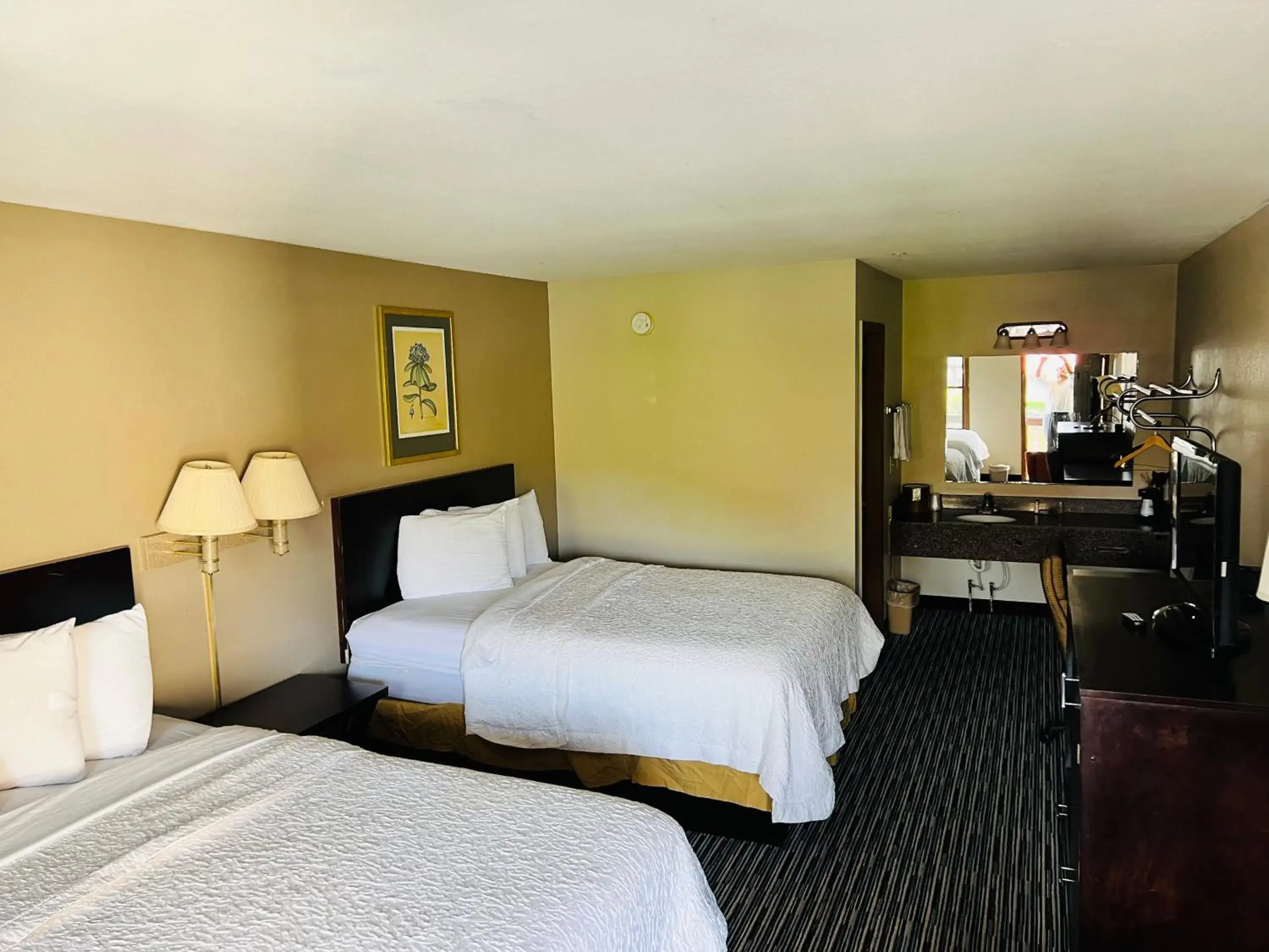 Bed in Alpine Valley Inn Bed in Alpine Valley Inn