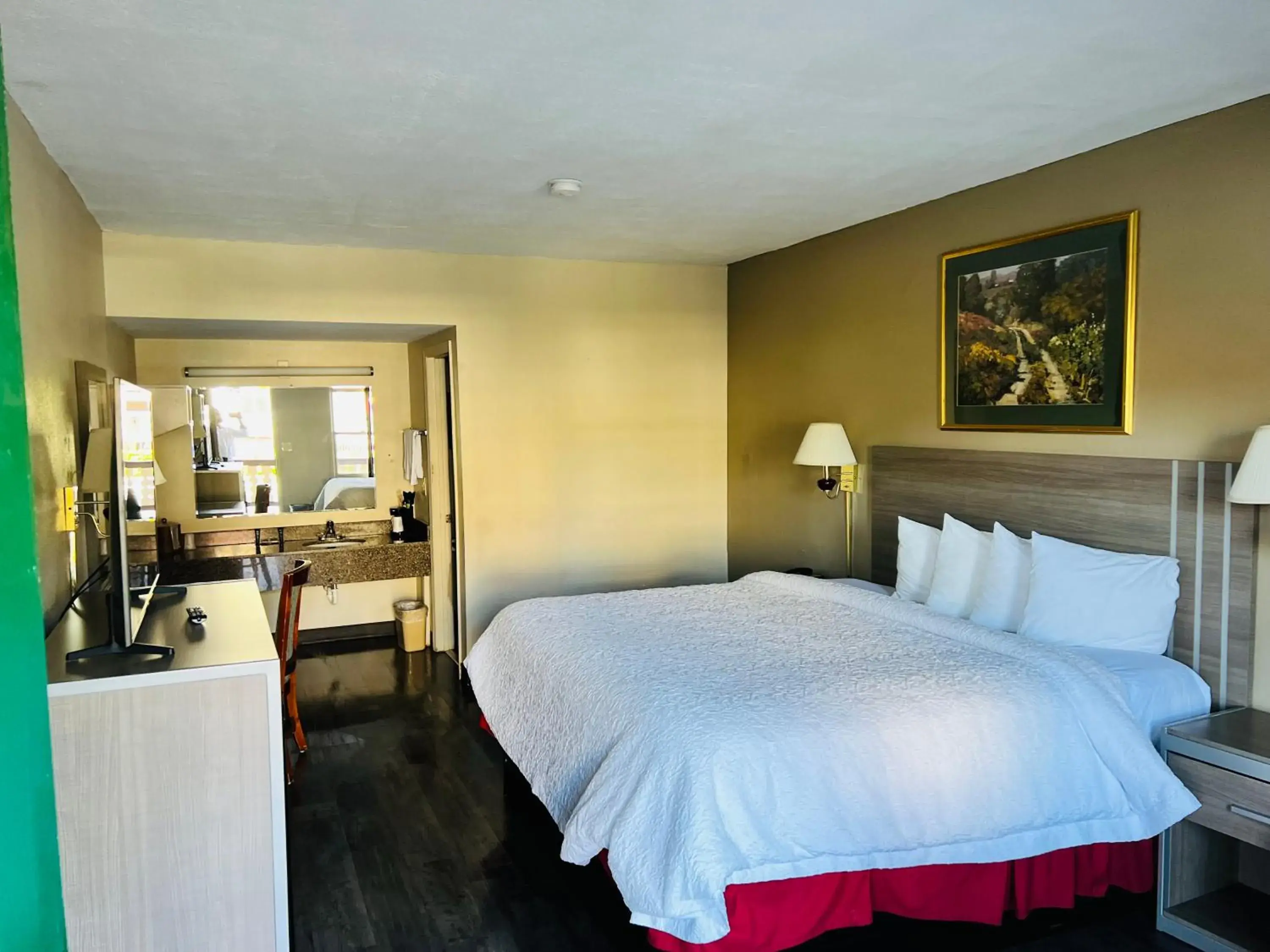 Bed in Alpine Valley Inn Bed in Alpine Valley Inn