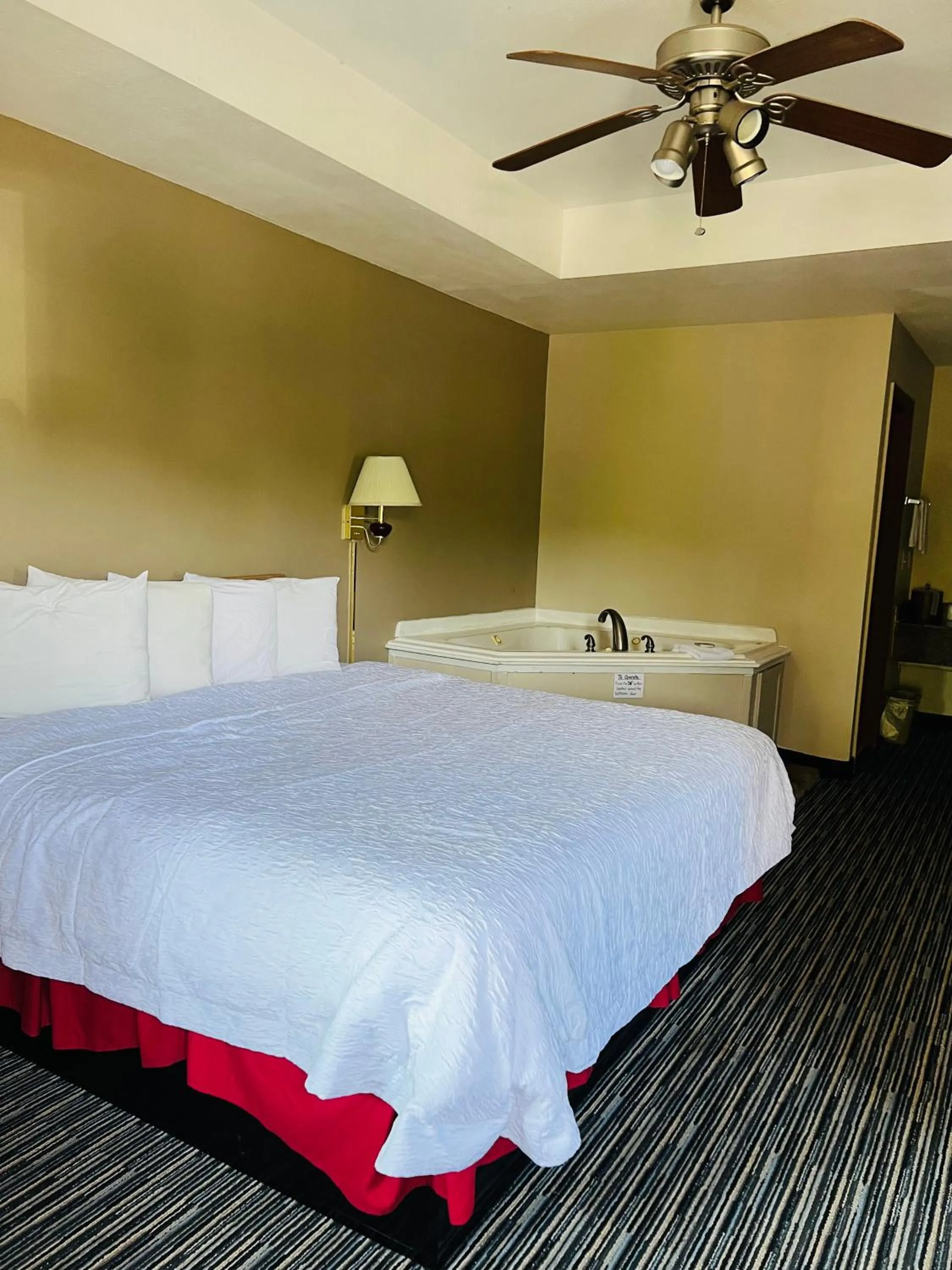 Bed in Alpine Valley Inn