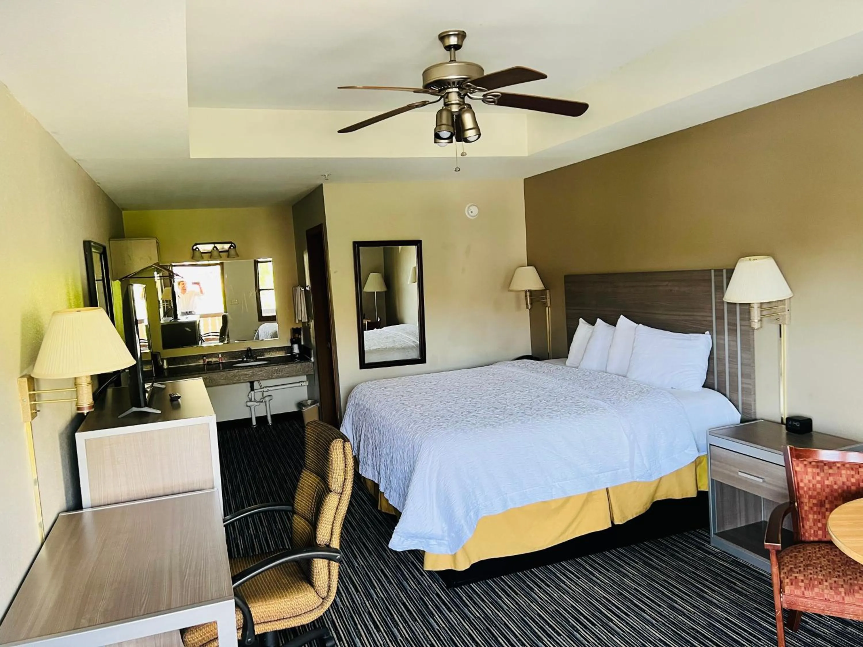 Bed in Alpine Valley Inn