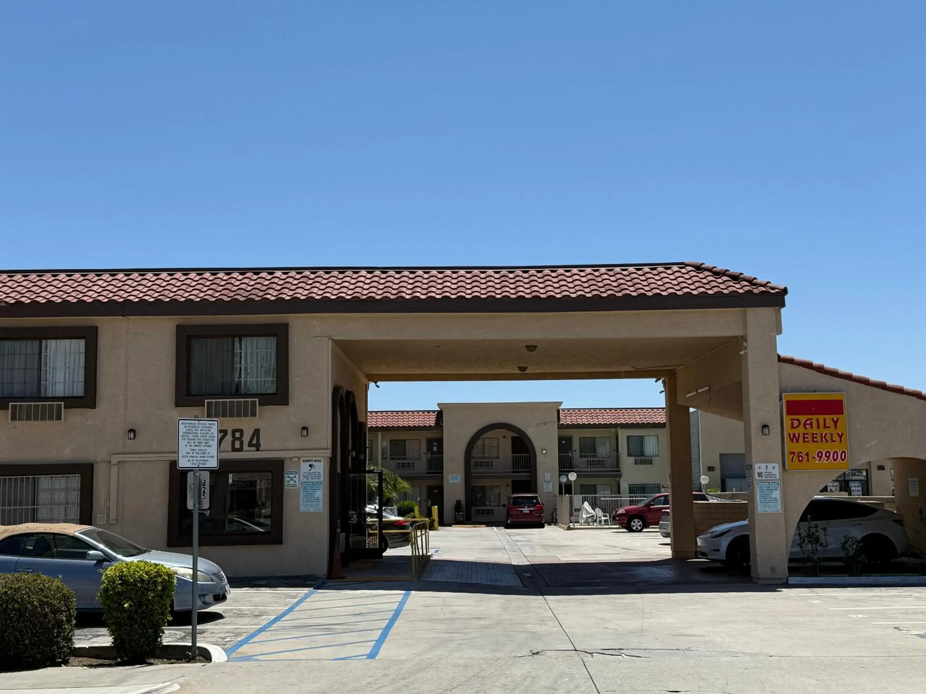 Property building in Anaheim National Inn Property building in Anaheim National Inn
