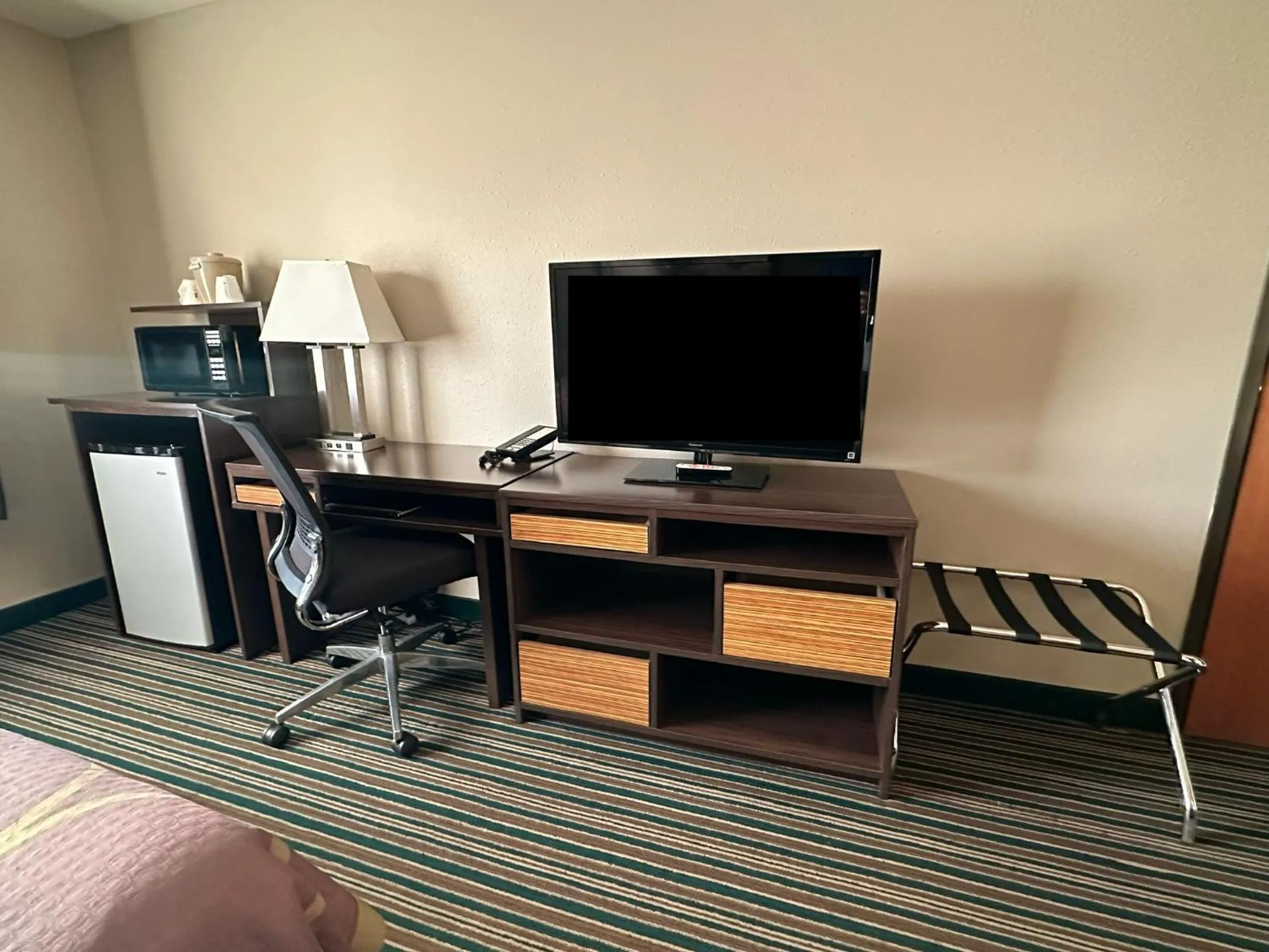 Bedroom in Super 8 by Wyndham Union