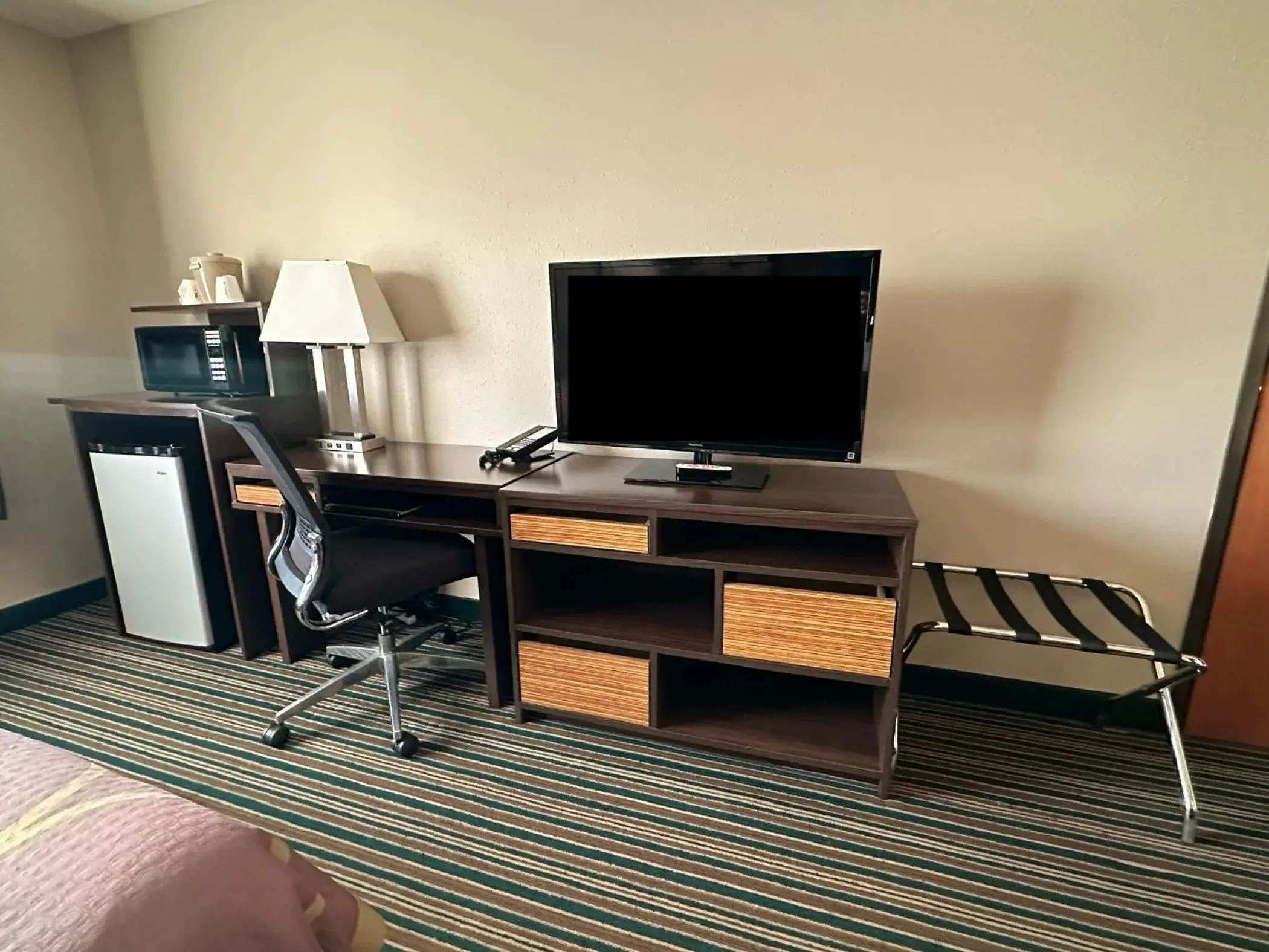 Bedroom in Super 8 by Wyndham Union Bedroom in Super 8 by Wyndham Union